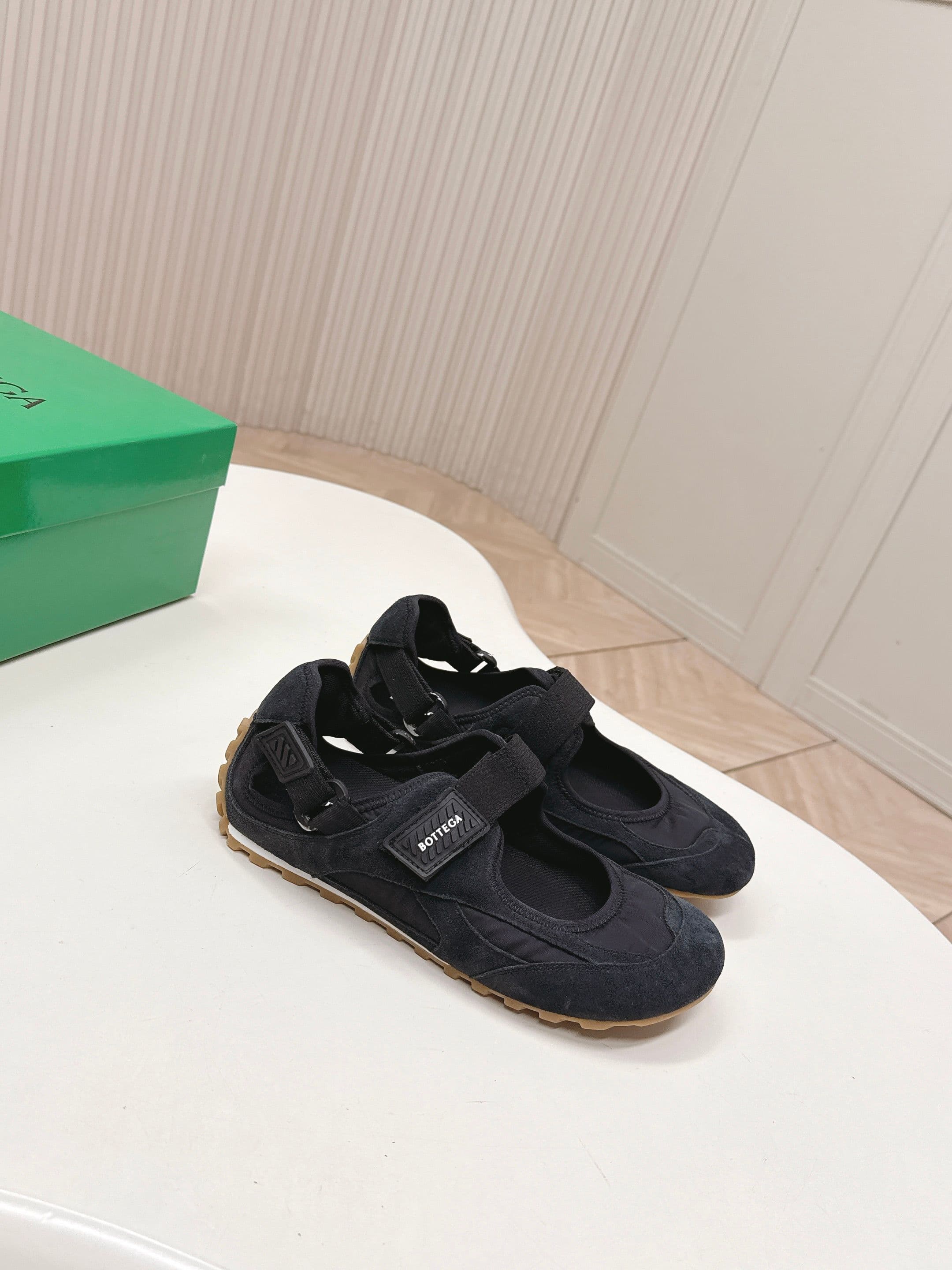 C189 New collection! Astaire Mary Jane ballet shoes with elastic laces and sport sneakers 2026 — image 2