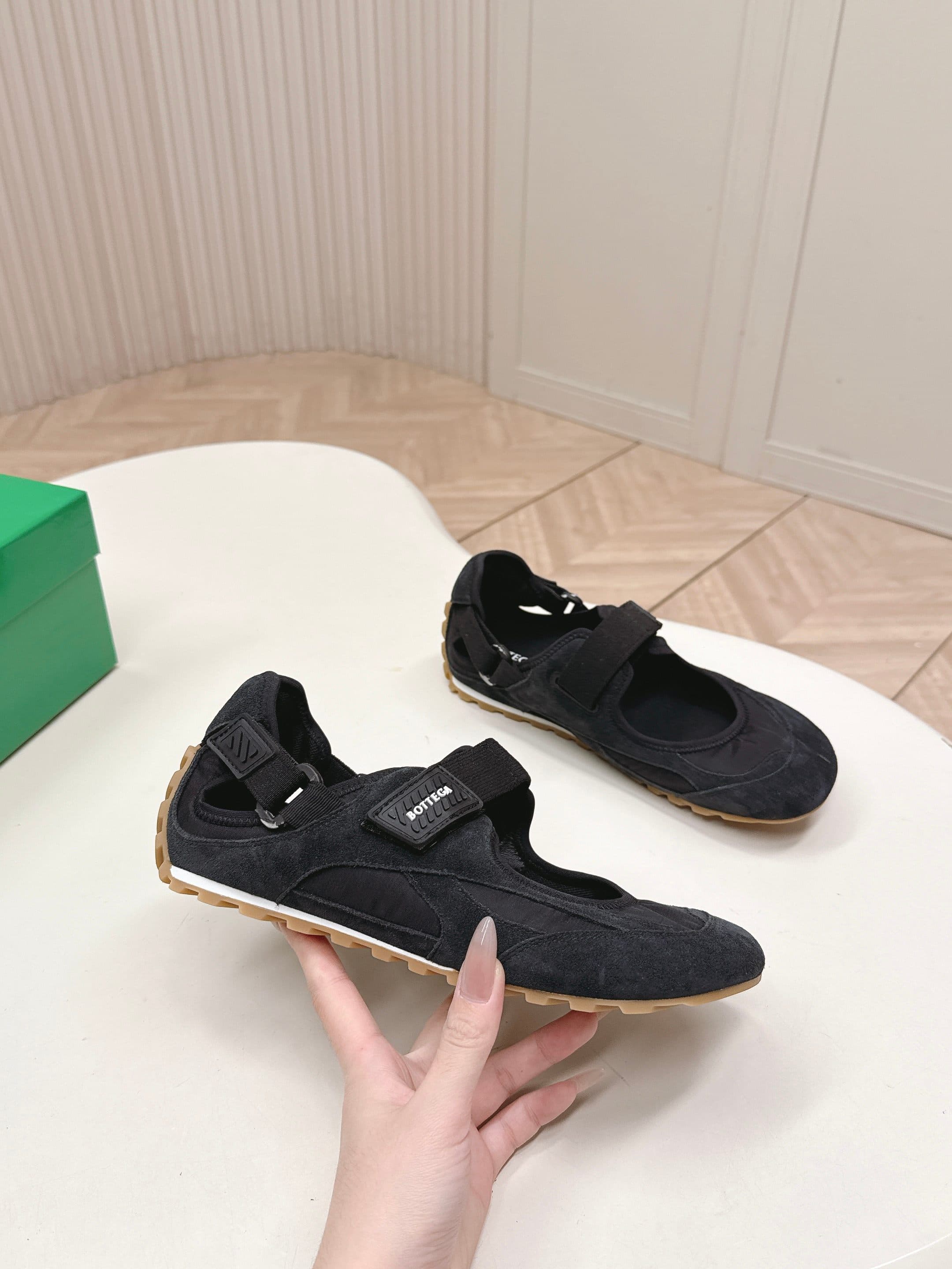 C189 New collection! Astaire Mary Jane ballet shoes with elastic laces and sport sneakers 2026 — image 6