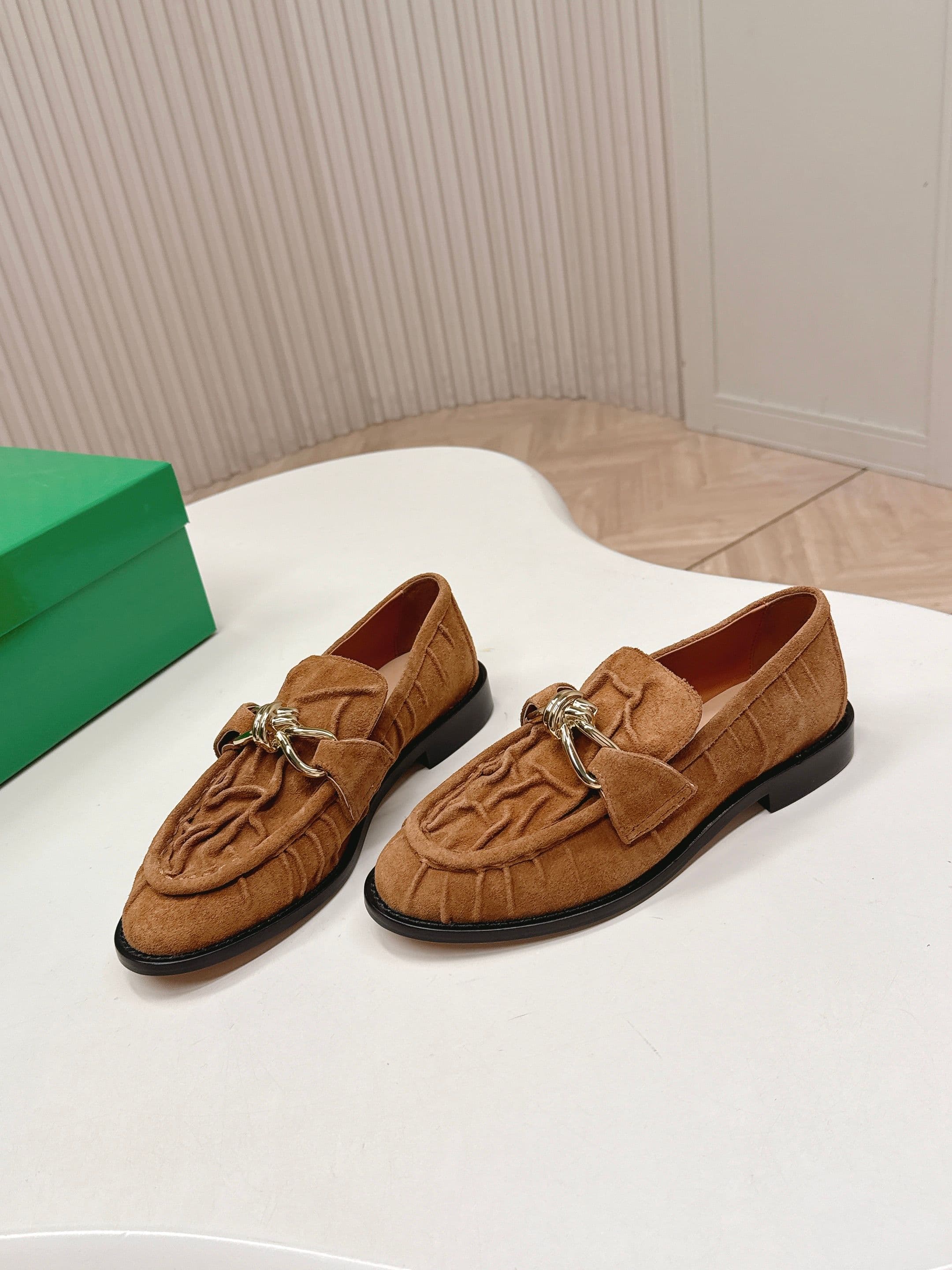 C203 High version: New model BV 2026. Traditional style, wrinkled leather, Ferragamo shoes with genuine leather cords and decorations. BOTTEGA VENET women’s Astaire single shoe — image 4