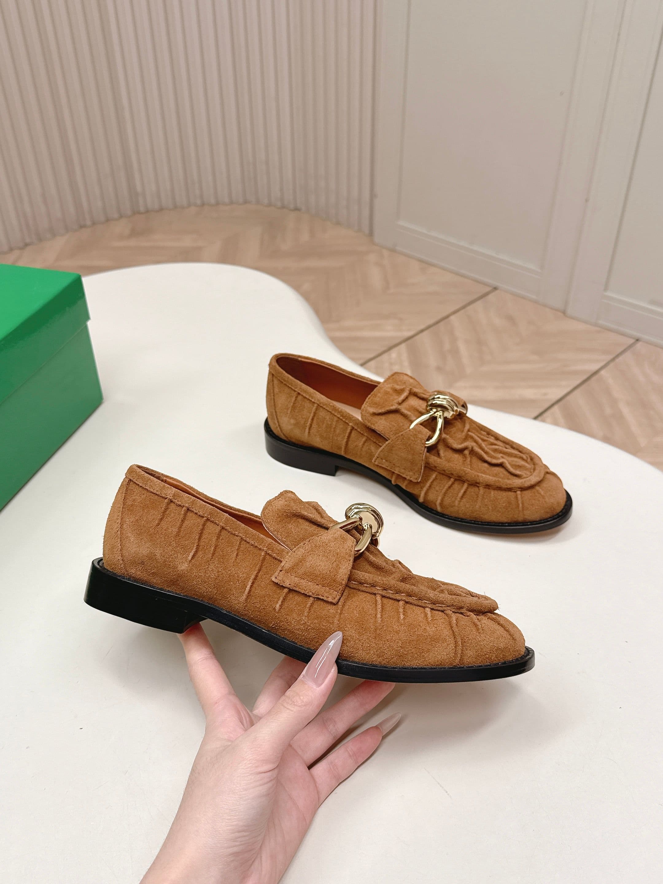 C203 High version: New model BV 2026. Traditional style, wrinkled leather, Ferragamo shoes with genuine leather cords and decorations. BOTTEGA VENET women’s Astaire single shoe — image 2