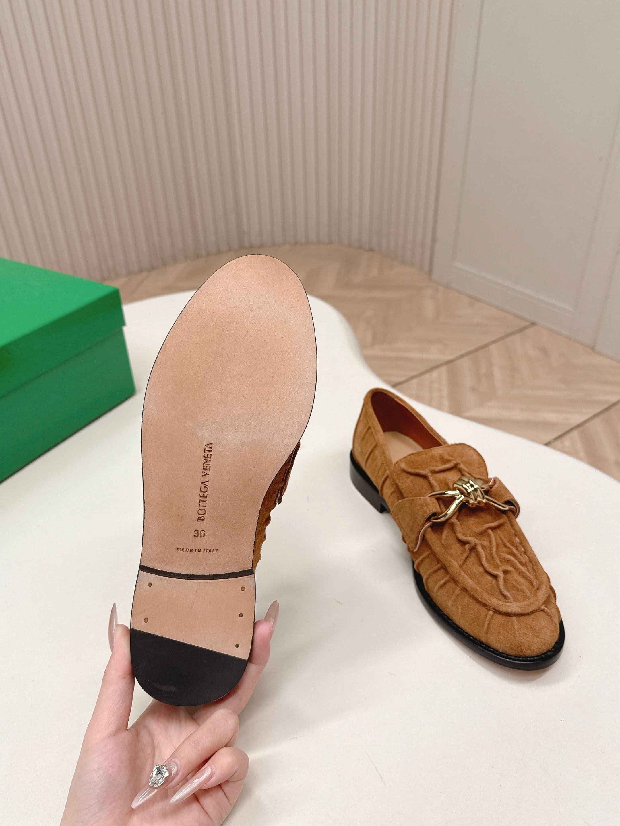 C203 High version: New model BV 2026. Traditional style, wrinkled leather, Ferragamo shoes with genuine leather cords and decorations. BOTTEGA VENET women’s Astaire single shoe — image 6