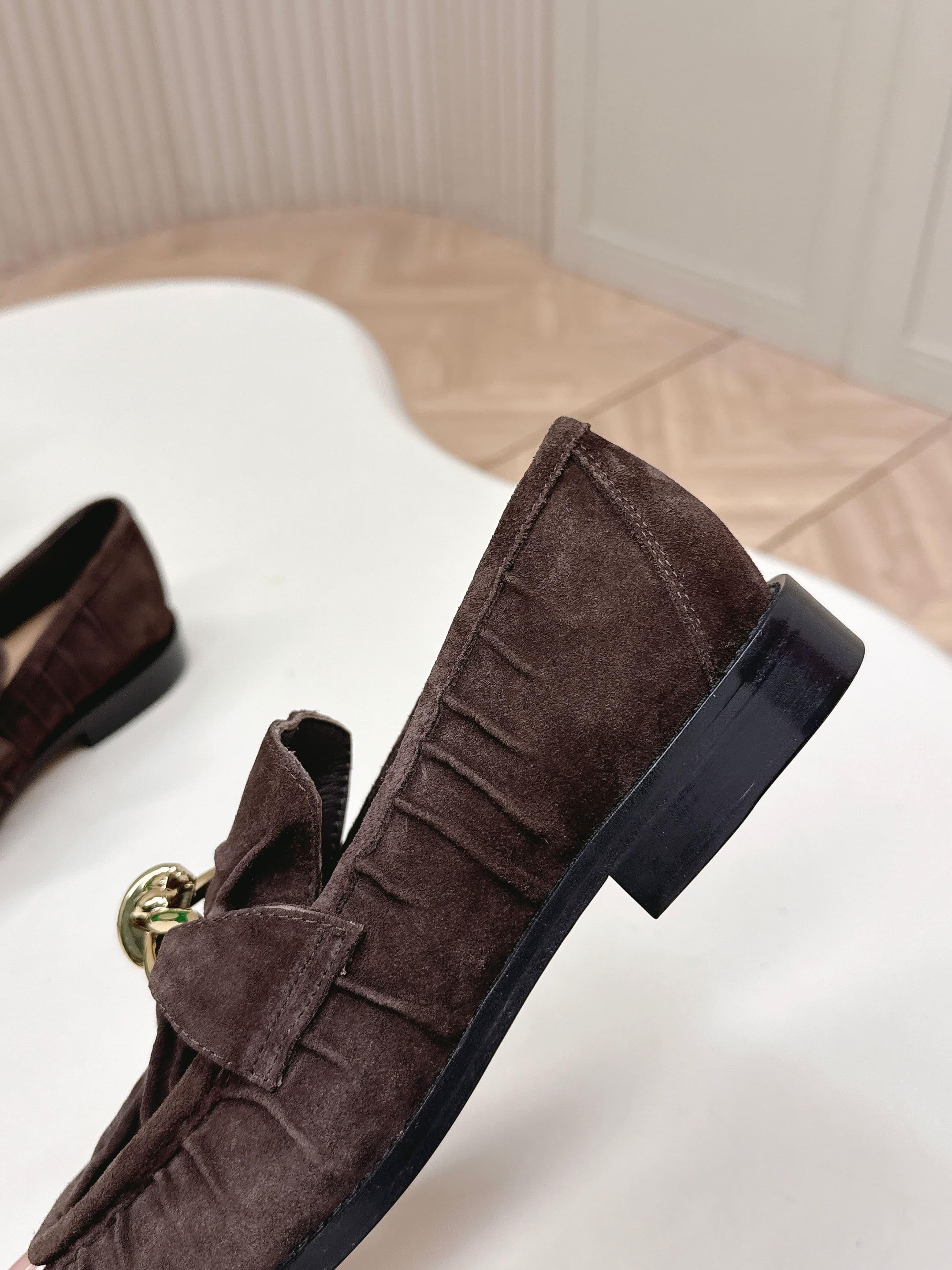 C202 High version: New model BV 2026. Style inspired by “old money”. Covered in wrinkled leather. LeFevre shoes with genuine leather cords and decorations. BOTTEGA VENET women’s Astaire LeFevre single shoe — image 6