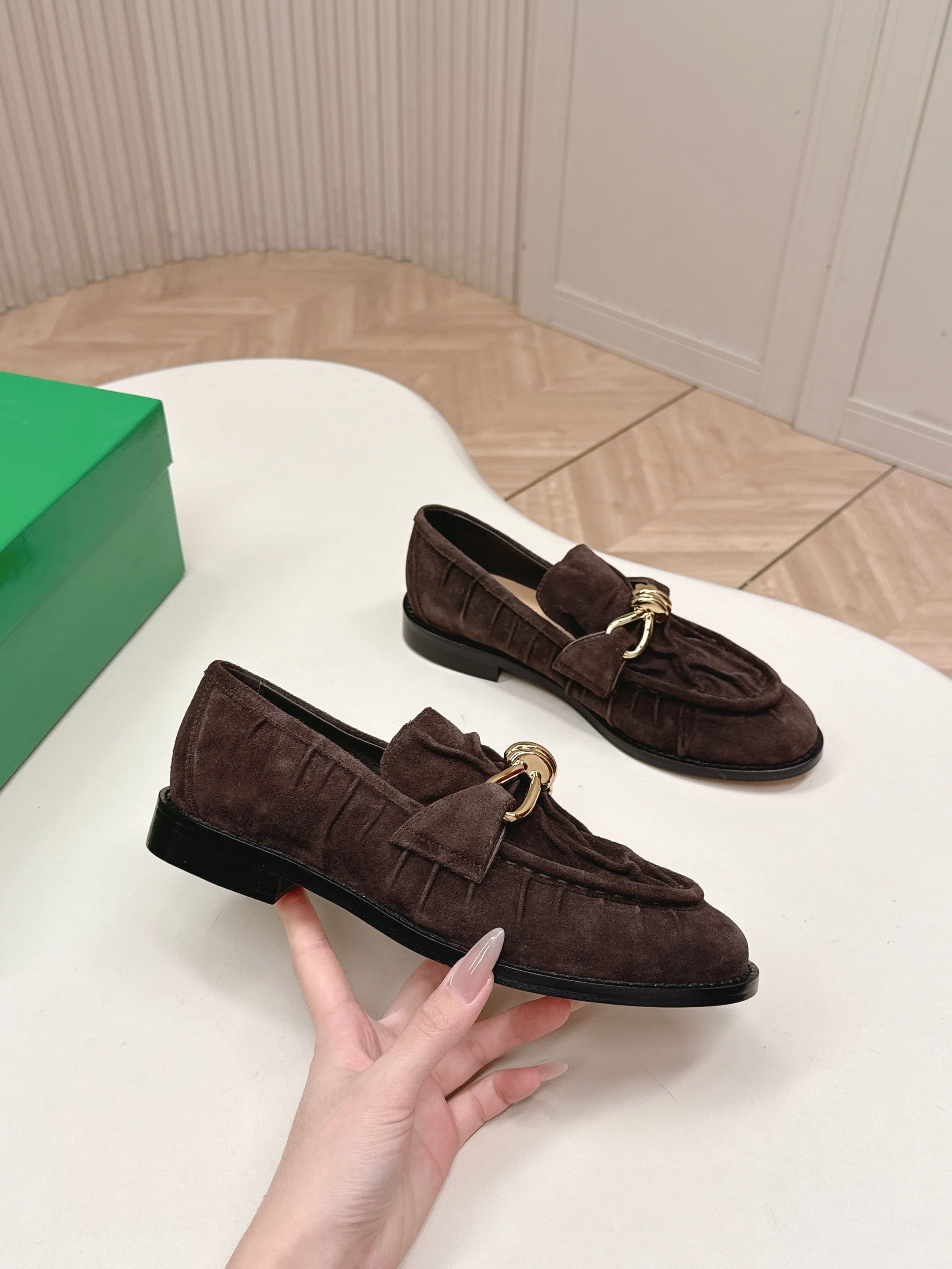 C202 High version: New model BV 2026. Style inspired by “old money”. Covered in wrinkled leather. LeFevre shoes with genuine leather cords and decorations. BOTTEGA VENET women’s Astaire LeFevre single shoe — image 8
