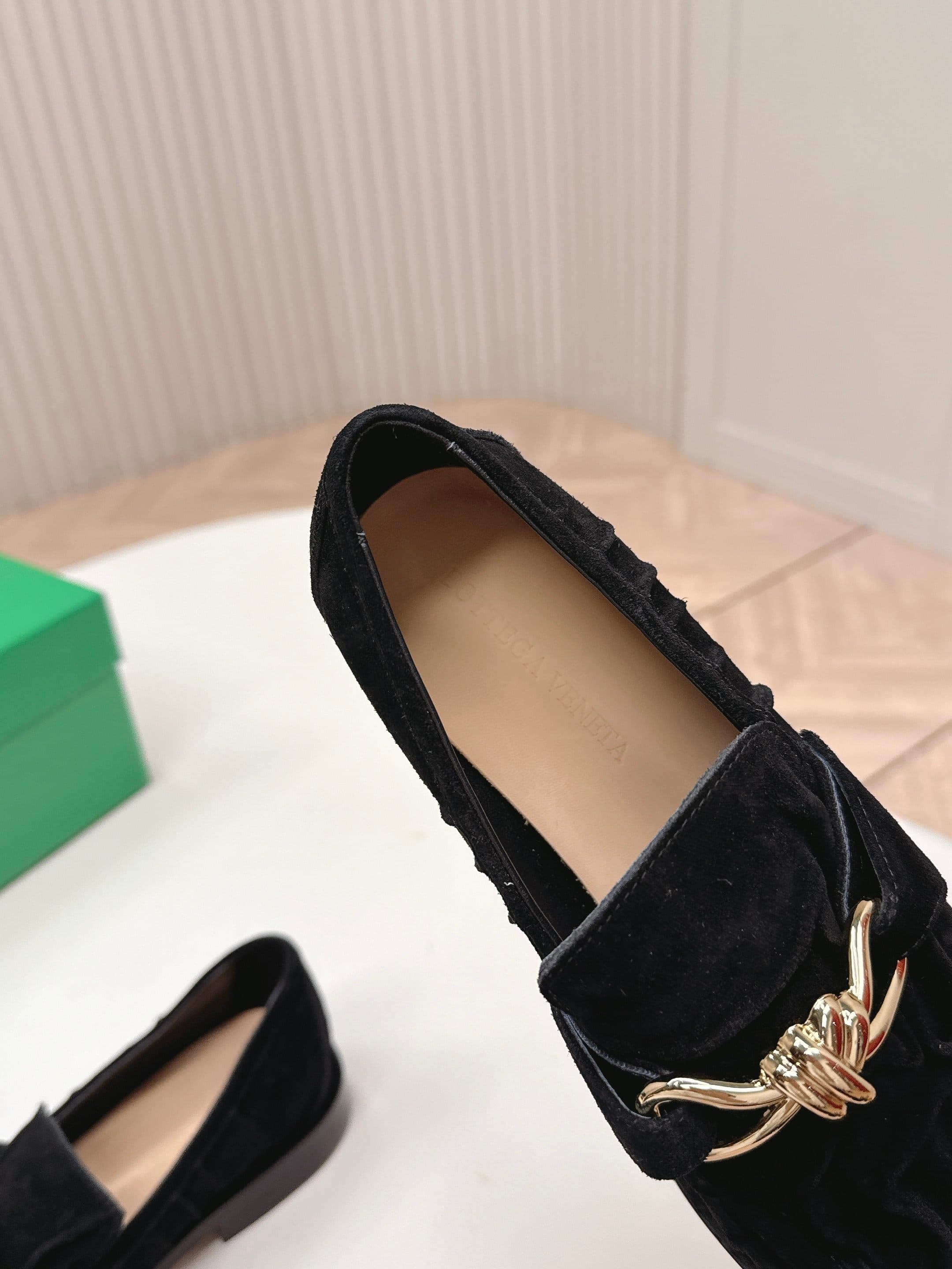 C201 High version, released as BV 2026 – new model. Style inspired by traditional Chinese fashion. Faded leather, Leif鞋 with genuine leather binding decorations. BOTTEGA VENET women’s Astaire Leif single shoe — image 4