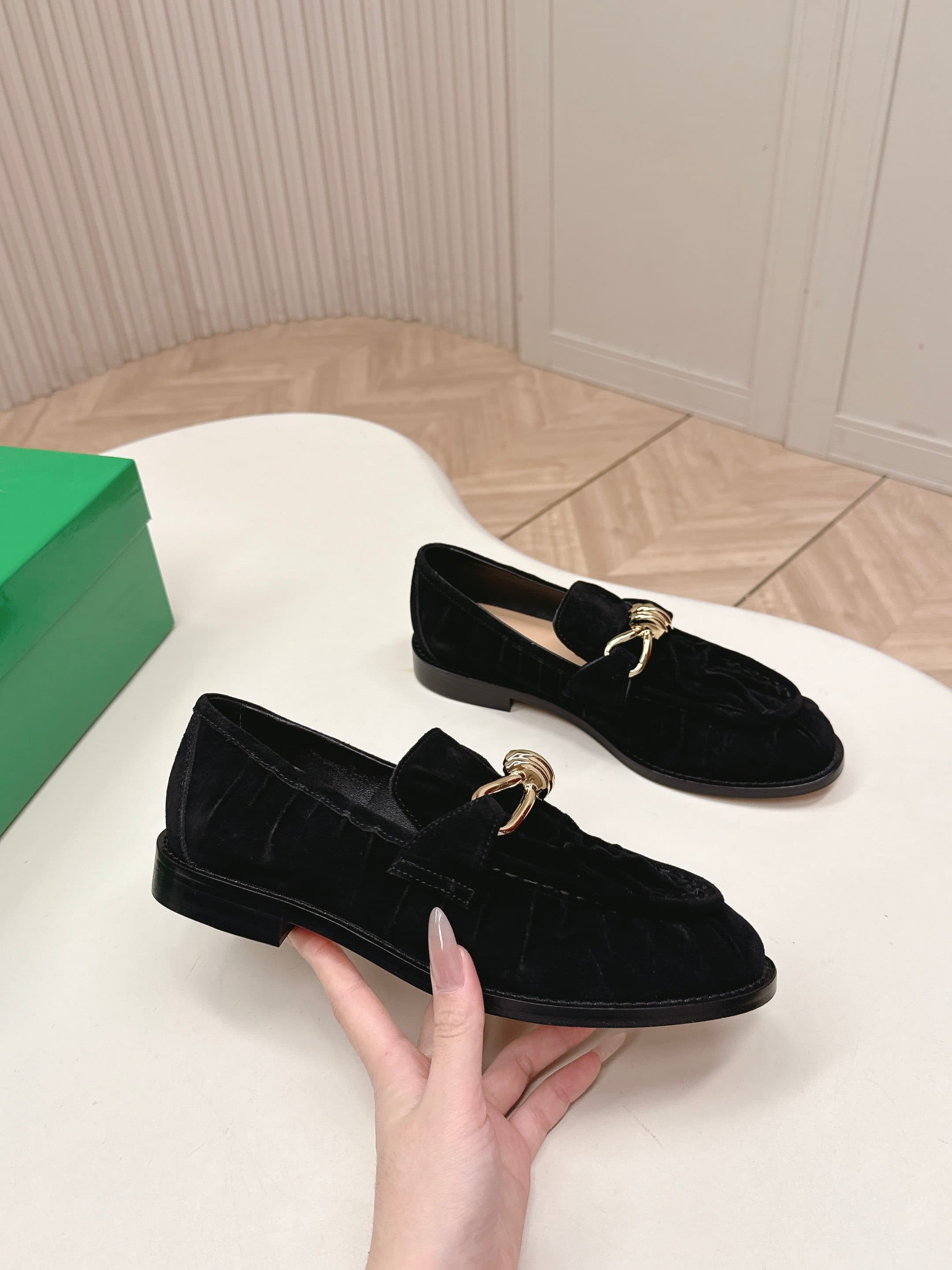 C201 High version, released as BV 2026 – new model. Style inspired by traditional Chinese fashion. Faded leather, Leif鞋 with genuine leather binding decorations. BOTTEGA VENET women’s Astaire Leif single shoe — image 6