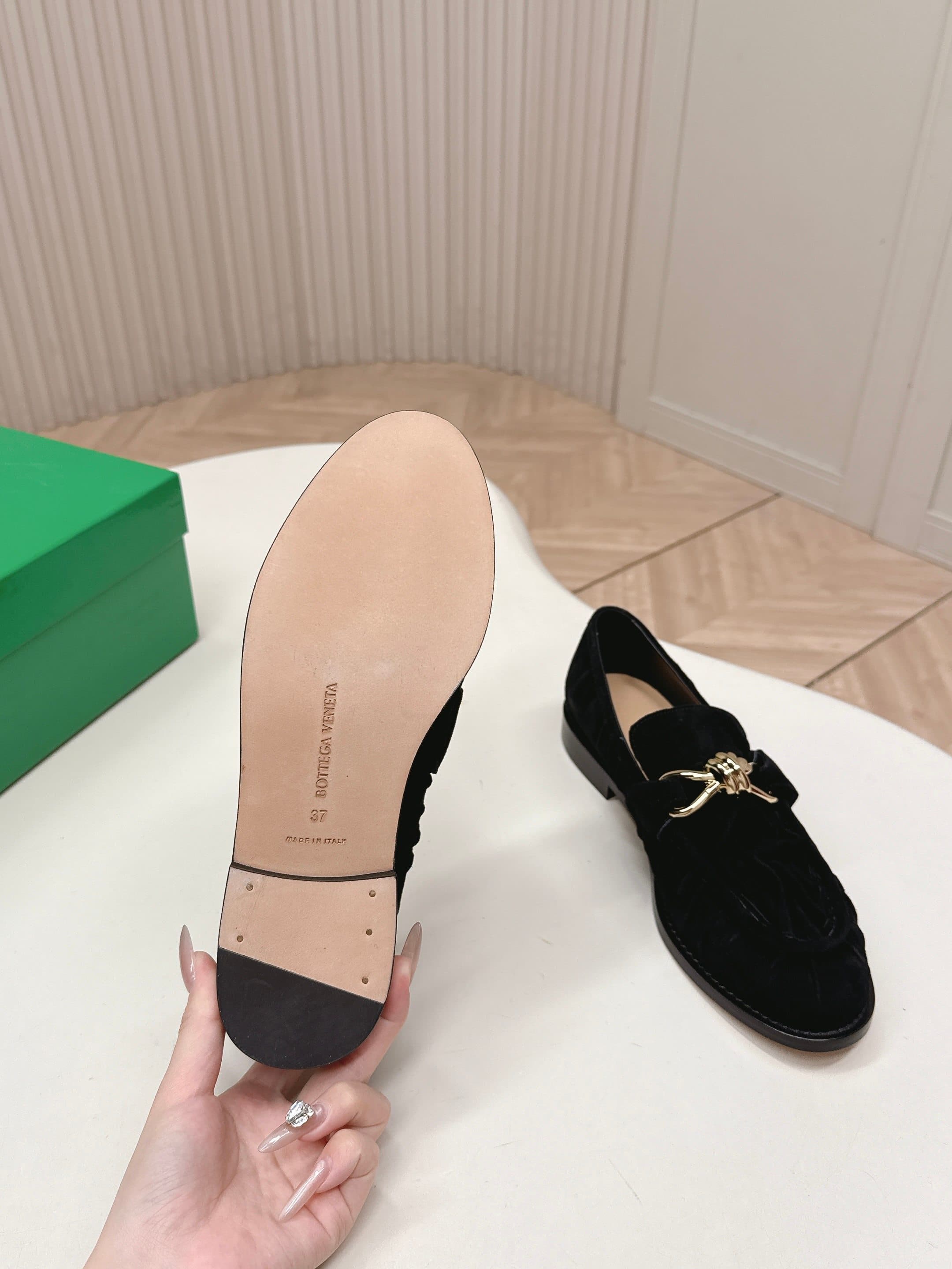 C201 High version, released as BV 2026 – new model. Style inspired by traditional Chinese fashion. Faded leather, Leif鞋 with genuine leather binding decorations. BOTTEGA VENET women’s Astaire Leif single shoe — image 8