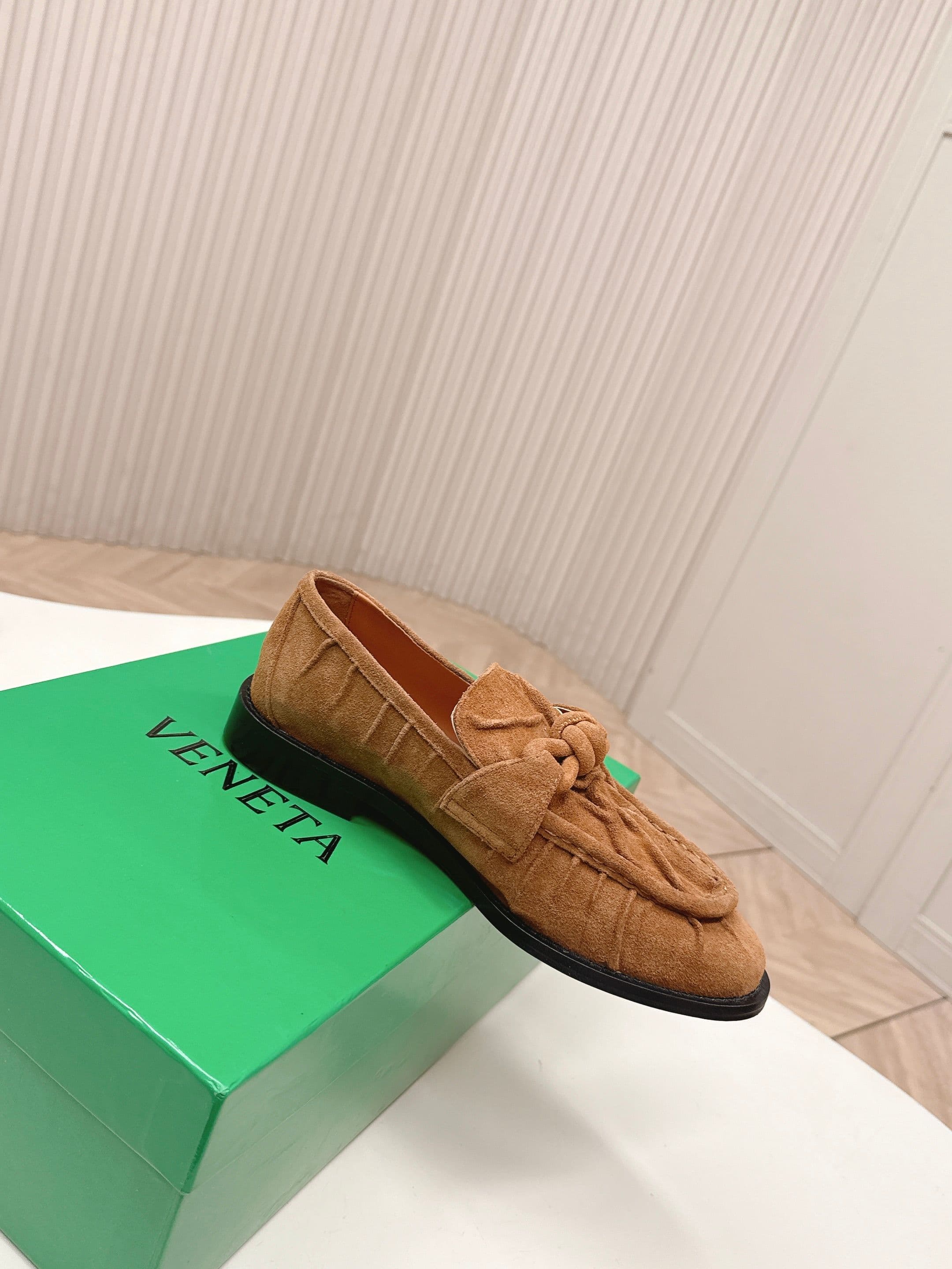 C199 High version, BV 2026 model. Traditional style, wrinkled leather, LeFort shoes with genuine leather cord decorations. BOTTEGA VENET women’s Astaire LeFort single shoe — image 3