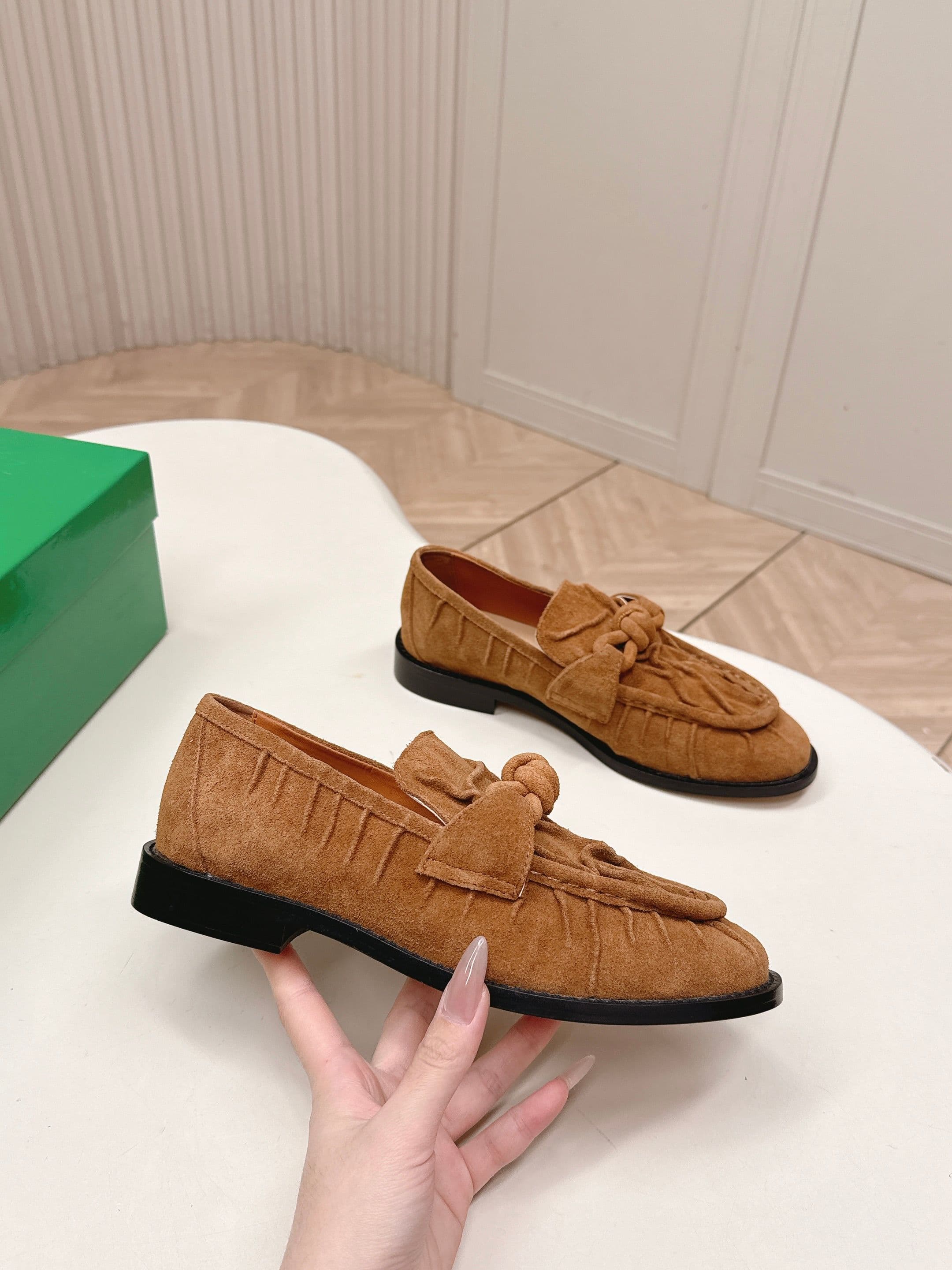 C199 High version, BV 2026 model. Traditional style, wrinkled leather, LeFort shoes with genuine leather cord decorations. BOTTEGA VENET women’s Astaire LeFort single shoe — image 2