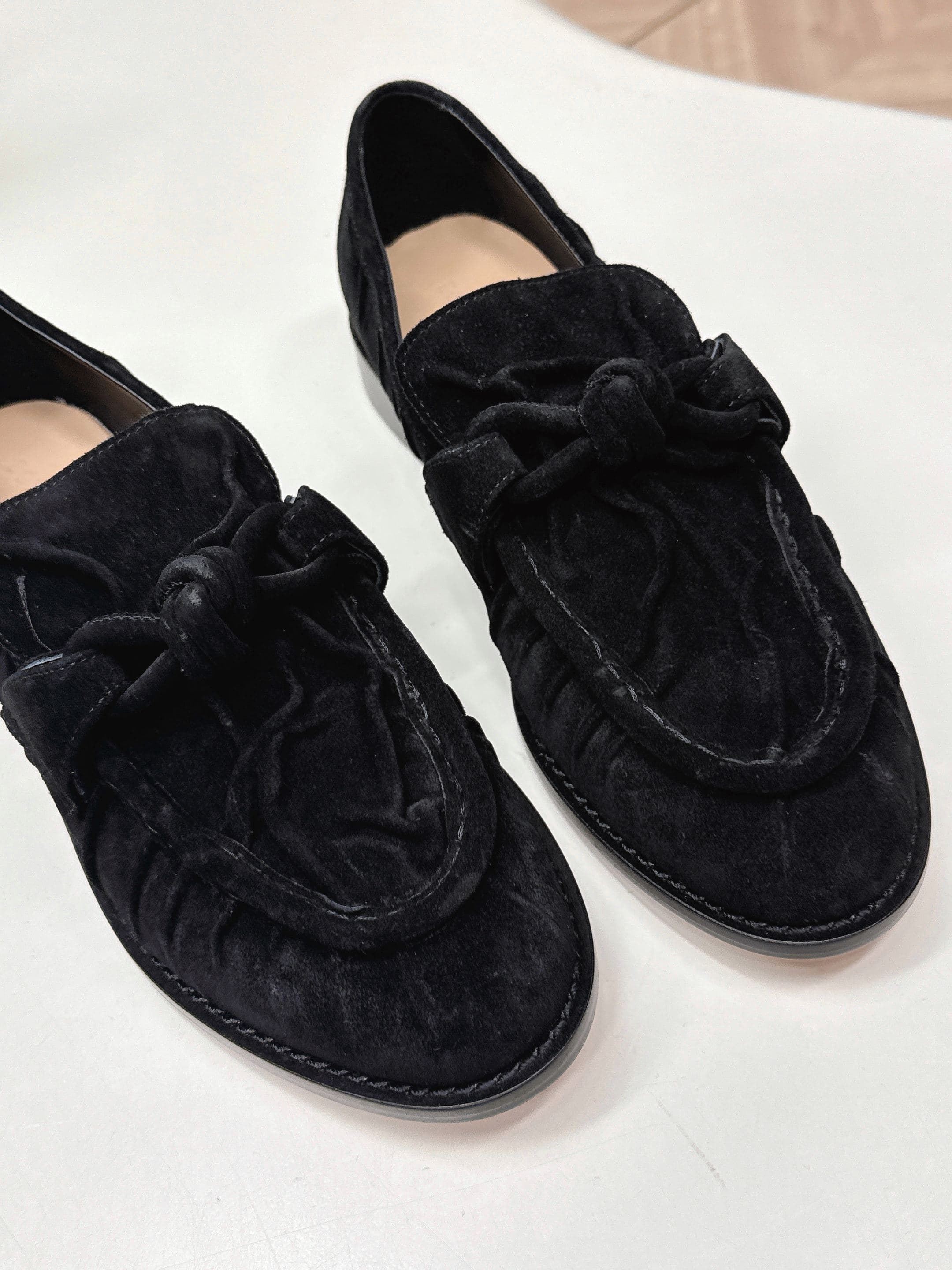 C198 High version: BV 2026 new model. Style inspired by “old money”. Corduroy leather. Bottega Venet women’s Astaire single shoe with leather knots and decorations. — image 6