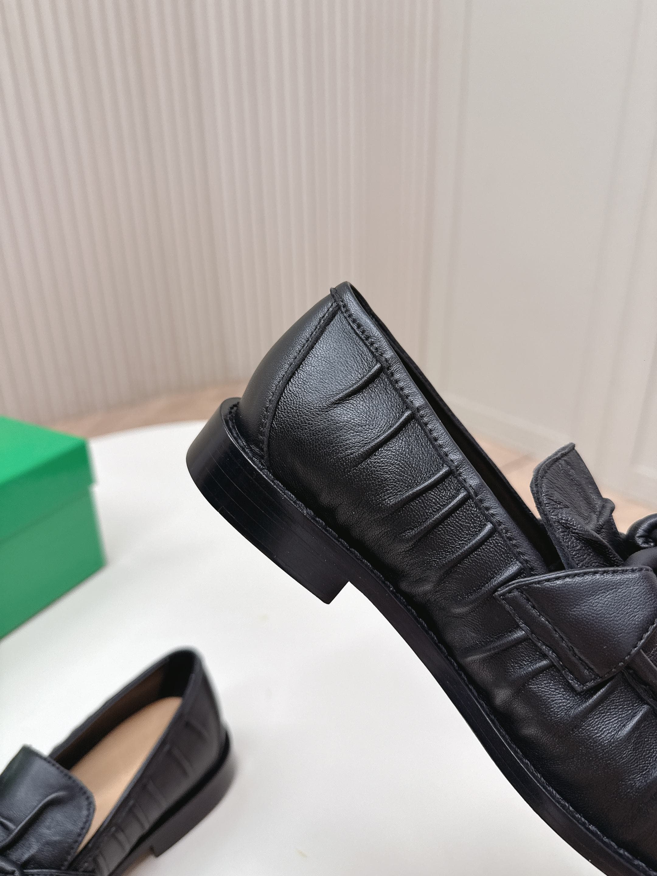 C197 High version: BV 2026 new model. Style inspired by traditional Chinese fashion. Covered in wrinkled leather. Leifure shoes with real leather rope decorations. BOTTEGA VENET women’s Astaire Leifure single shoe — image 4