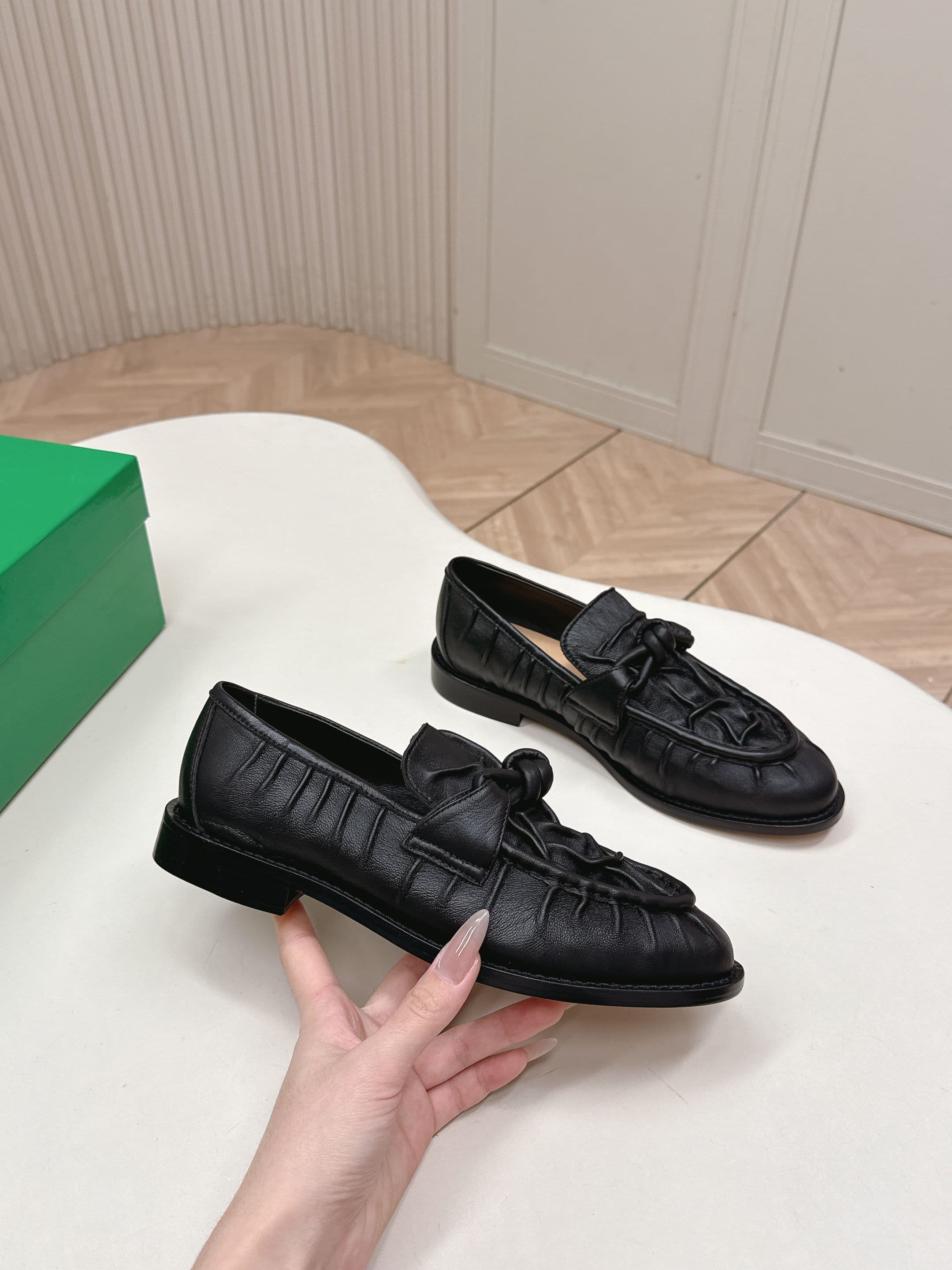 C197 High version: BV 2026 new model. Style inspired by traditional Chinese fashion. Covered in wrinkled leather. Leifure shoes with real leather rope decorations. BOTTEGA VENET women’s Astaire Leifure single shoe — image 6