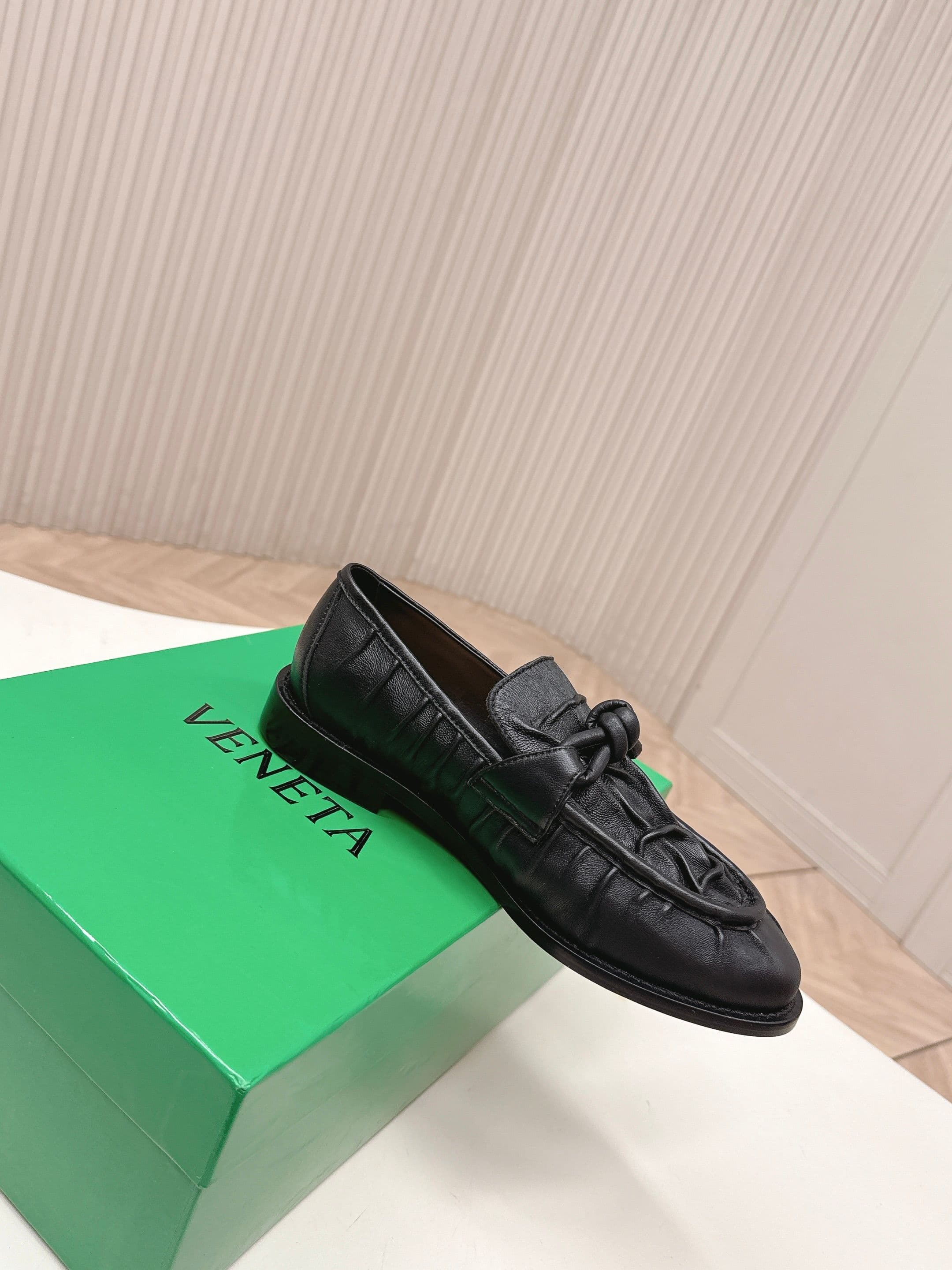 C197 High version: BV 2026 new model. Style inspired by traditional Chinese fashion. Covered in wrinkled leather. Leifure shoes with real leather rope decorations. BOTTEGA VENET women’s Astaire Leifure single shoe — image 7