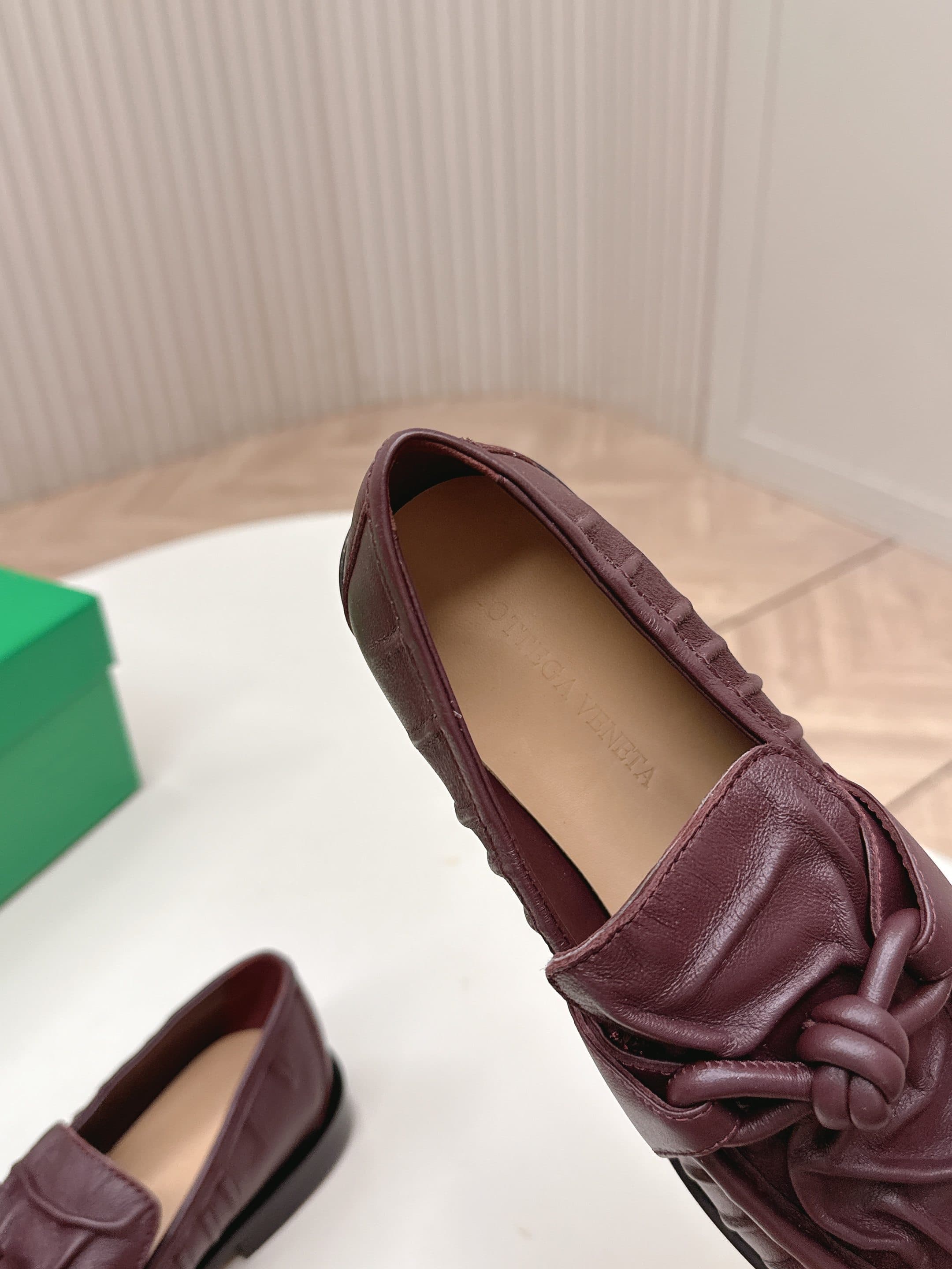 C196 High version: New model BV 2026. Style inspired by traditional Chinese fashion. Covered in wrinkled leather. LeFevre shoes with genuine leather cords and decorations. BOTTEGA VENET women’s Astaire LeFevre single shoe — image 7