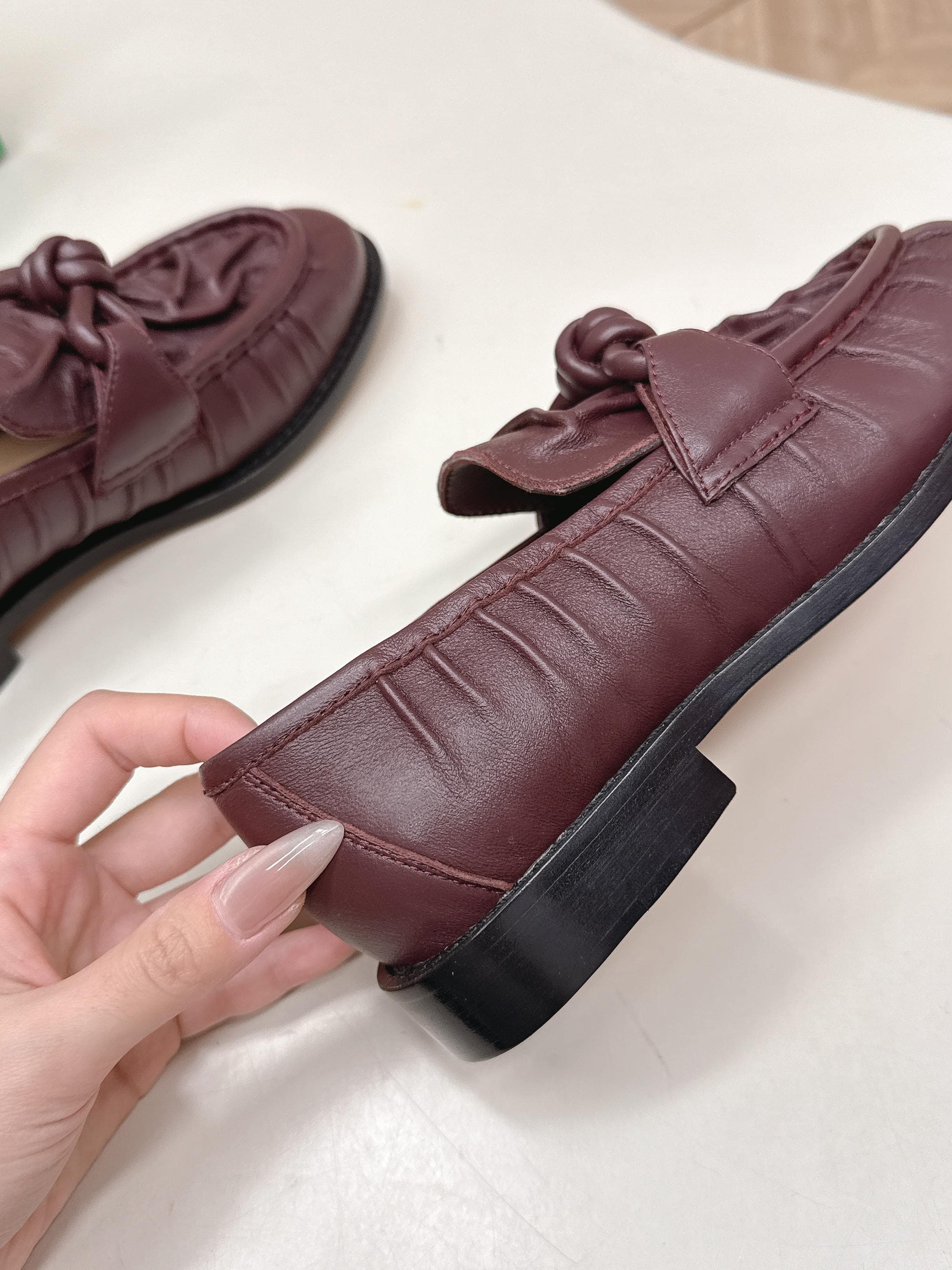 C196 High version: New model BV 2026. Style inspired by traditional Chinese fashion. Covered in wrinkled leather. LeFevre shoes with genuine leather cords and decorations. BOTTEGA VENET women’s Astaire LeFevre single shoe — image 8