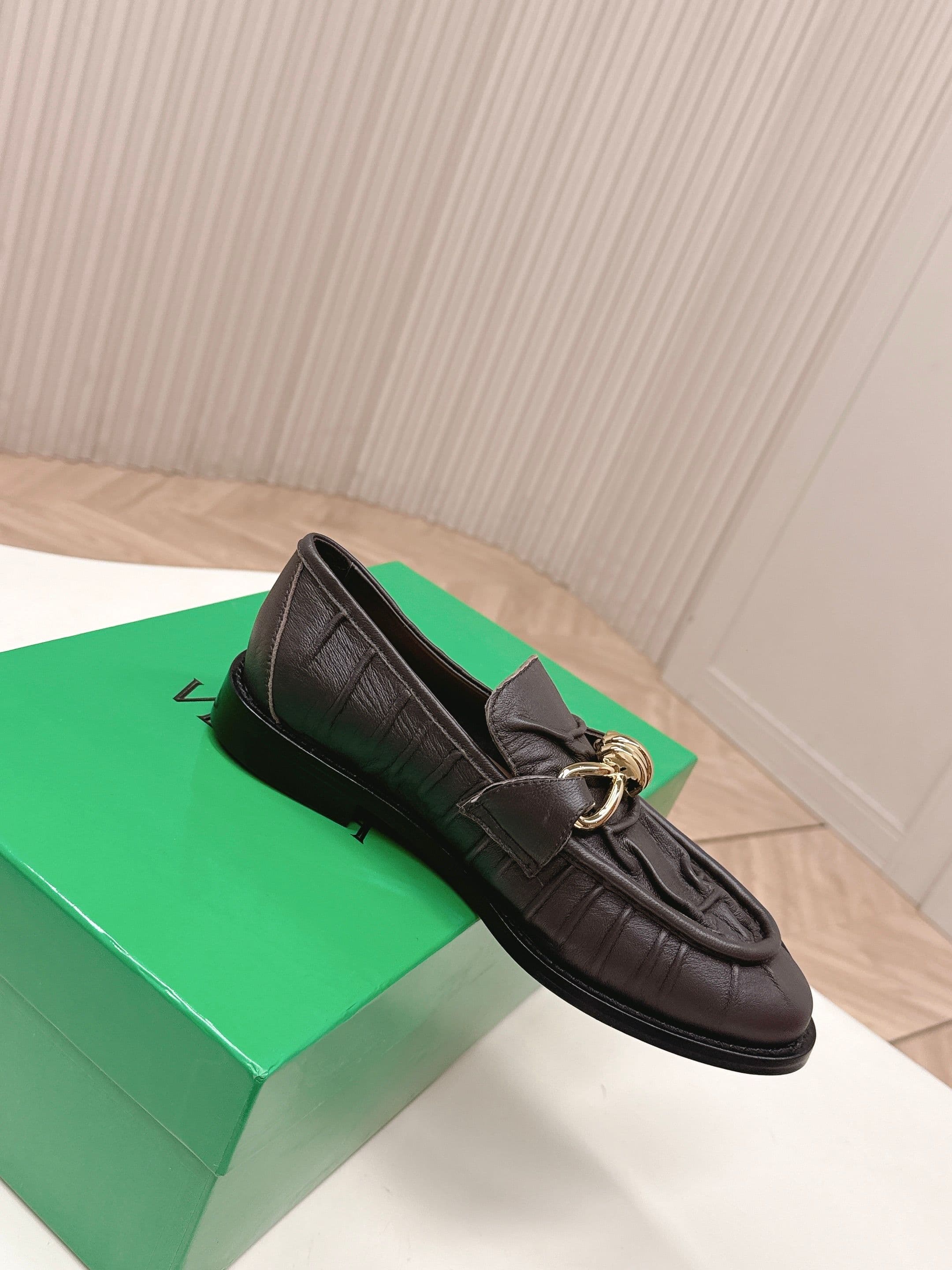 C194 High version: New model BV 2026. Traditional style, corduroy leather, LeFevre shoes with genuine leather knots and decorations. BOTTEGA VENET women’s Astaire LeFevre single shoe — image 4