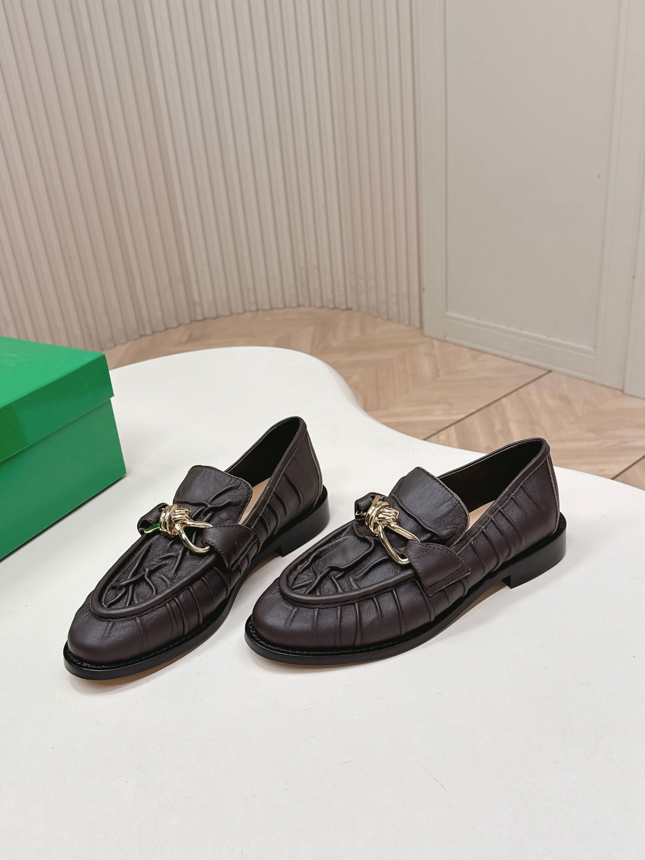 C194 High version: New model BV 2026. Traditional style, corduroy leather, LeFevre shoes with genuine leather knots and decorations. BOTTEGA VENET women’s Astaire LeFevre single shoe — image 3