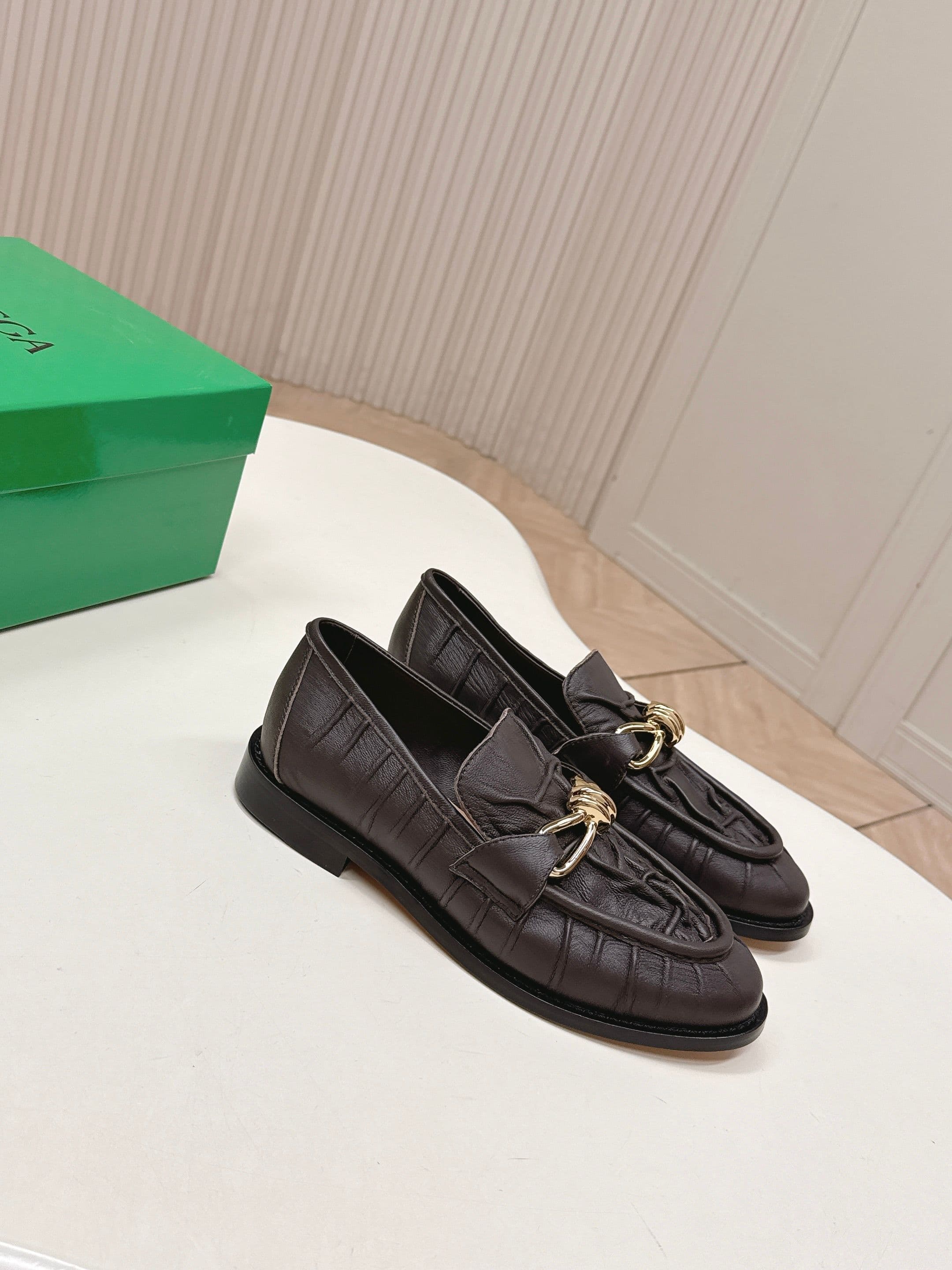 C194 High version: New model BV 2026. Traditional style, corduroy leather, LeFevre shoes with genuine leather knots and decorations. BOTTEGA VENET women’s Astaire LeFevre single shoe — image 2