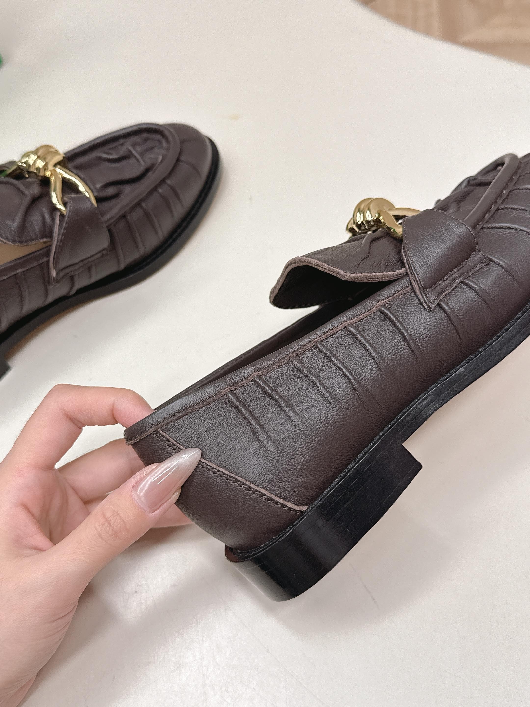 C194 High version: New model BV 2026. Traditional style, corduroy leather, LeFevre shoes with genuine leather knots and decorations. BOTTEGA VENET women’s Astaire LeFevre single shoe — image 6