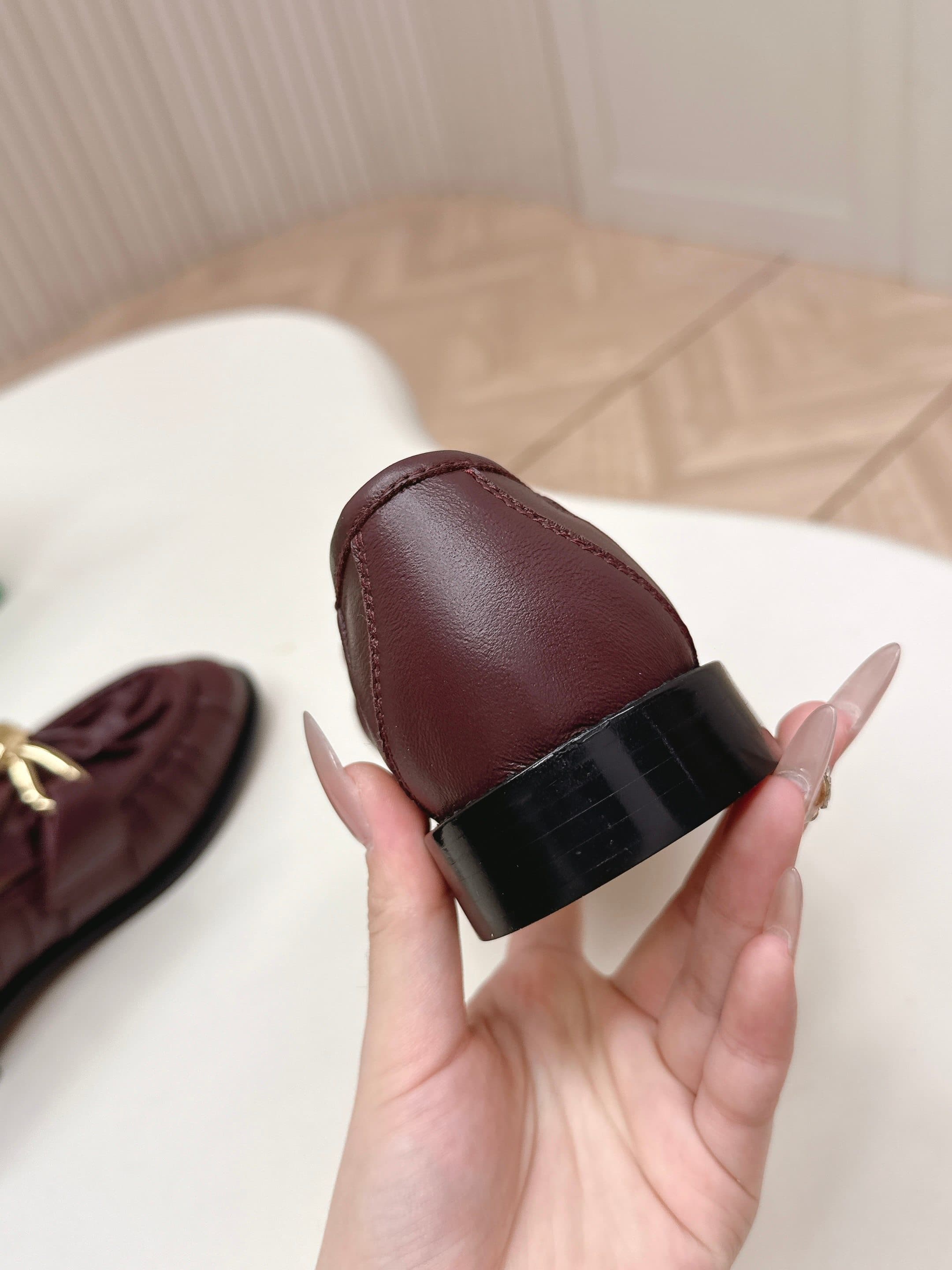 C193 High version, BV 2026 model. Classic style, wrinkled leather, Ferragamo shoes with genuine leather binding decorations. BOTTEGA VENET women’s Astaire single shoe — image 4