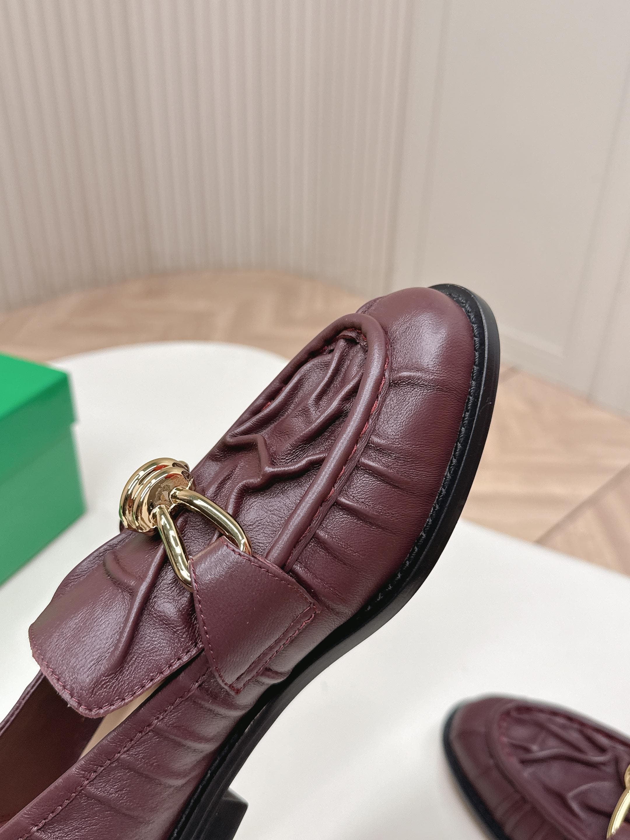 C193 High version, BV 2026 model. Classic style, wrinkled leather, Ferragamo shoes with genuine leather binding decorations. BOTTEGA VENET women’s Astaire single shoe — image 5