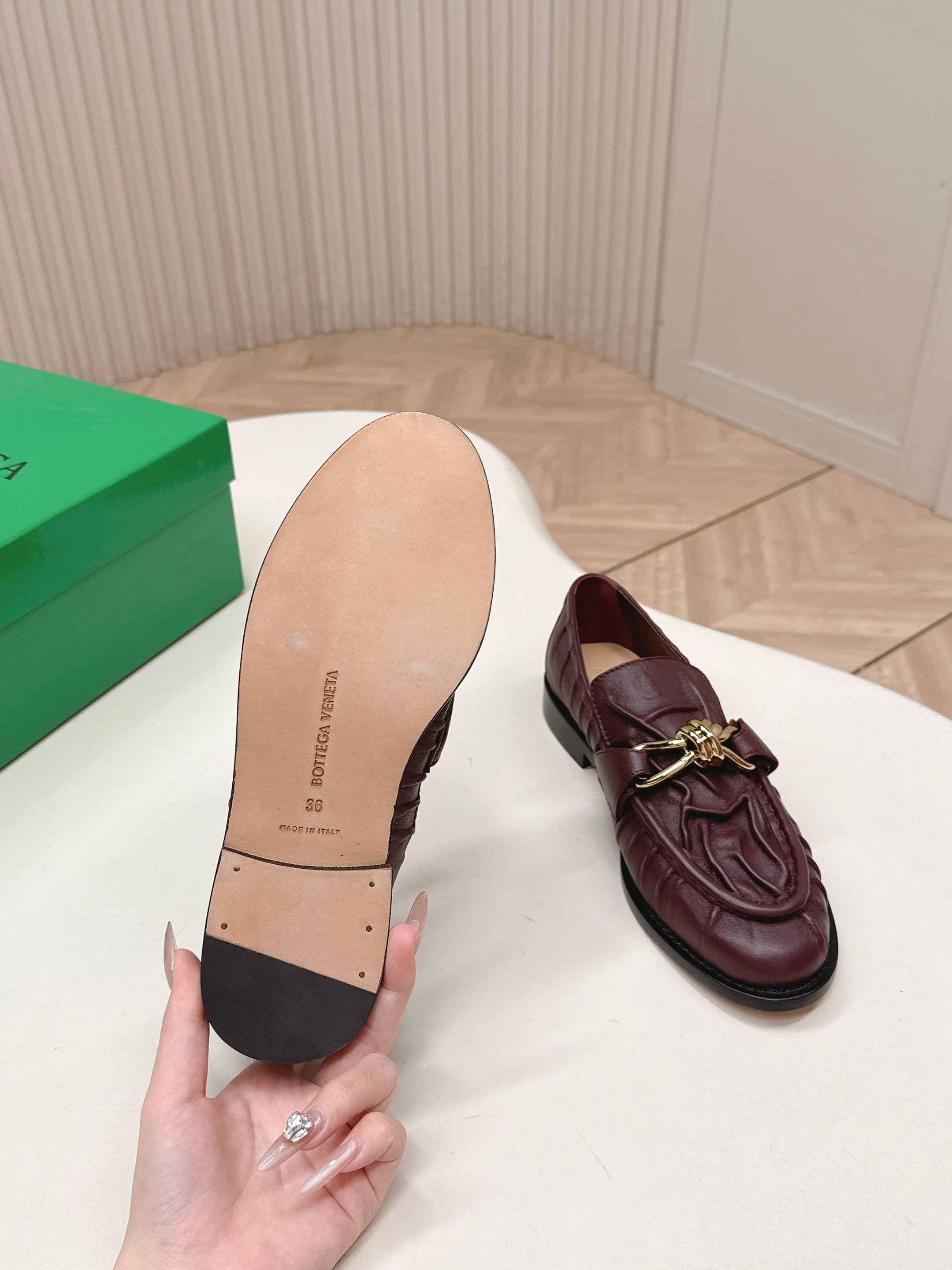 C193 High version, BV 2026 model. Classic style, wrinkled leather, Ferragamo shoes with genuine leather binding decorations. BOTTEGA VENET women’s Astaire single shoe — image 8