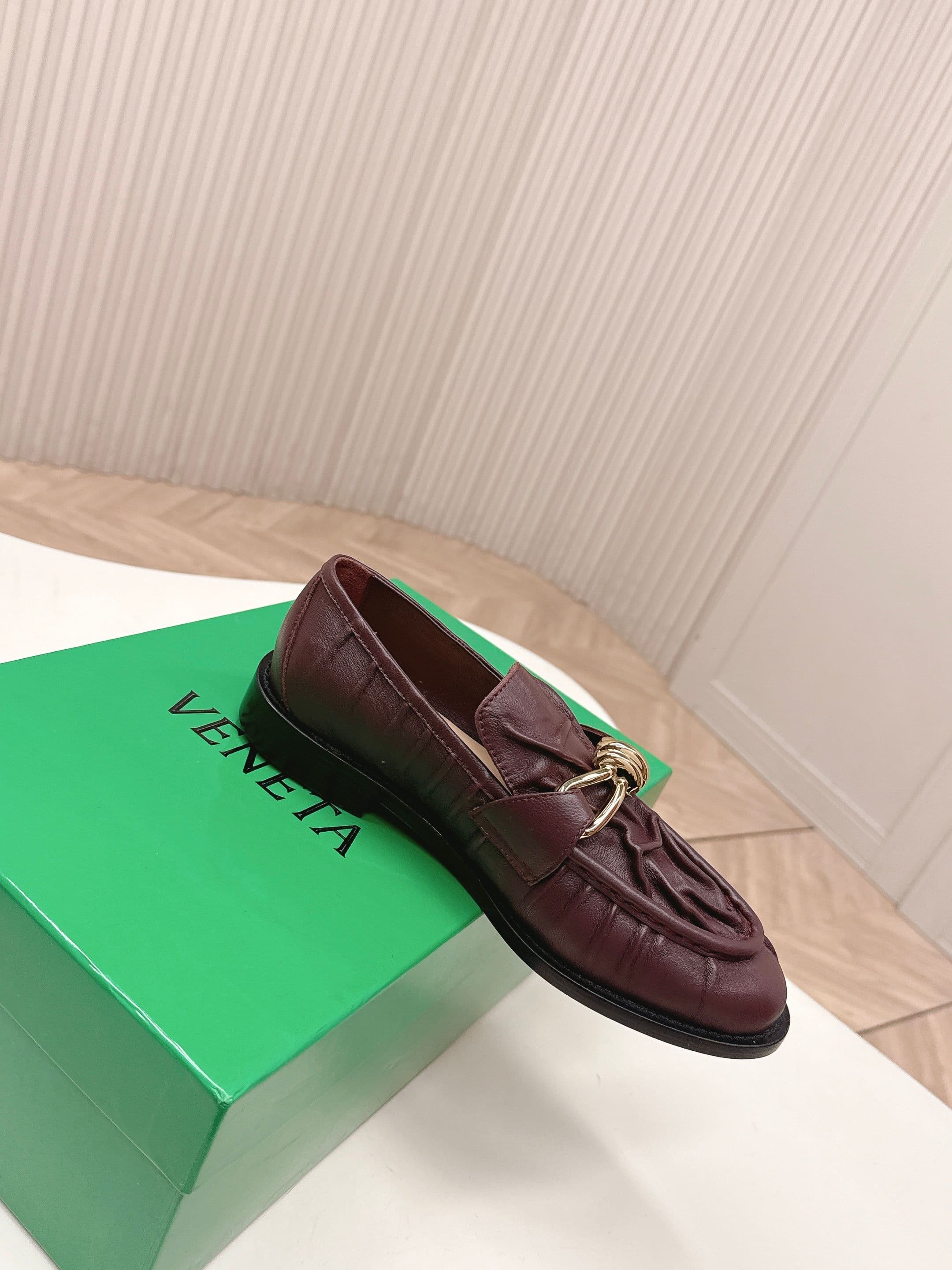 C193 High version, BV 2026 model. Classic style, wrinkled leather, Ferragamo shoes with genuine leather binding decorations. BOTTEGA VENET women’s Astaire single shoe — image 7