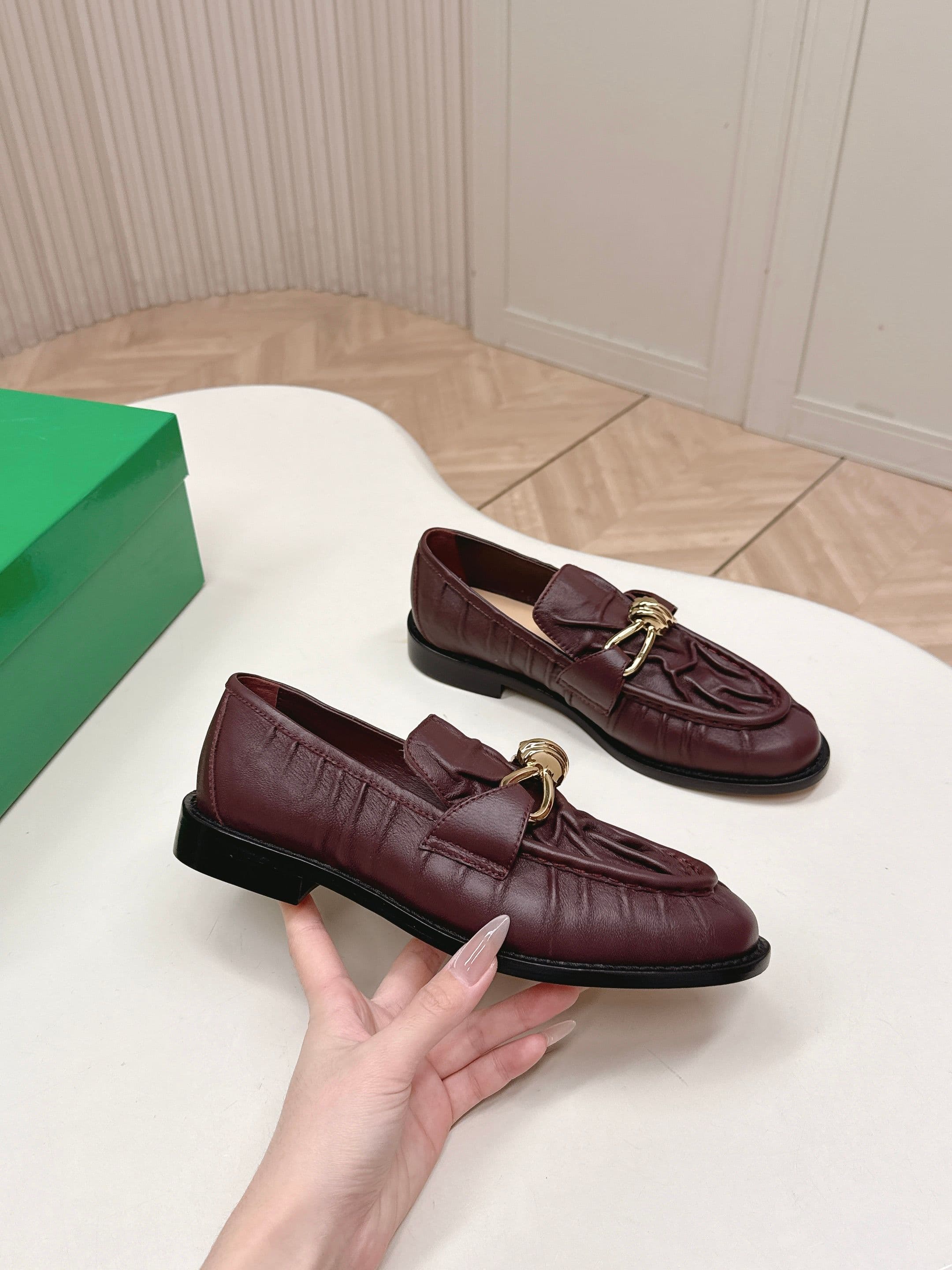 C193 High version, BV 2026 model. Classic style, wrinkled leather, Ferragamo shoes with genuine leather binding decorations. BOTTEGA VENET women’s Astaire single shoe — image 6