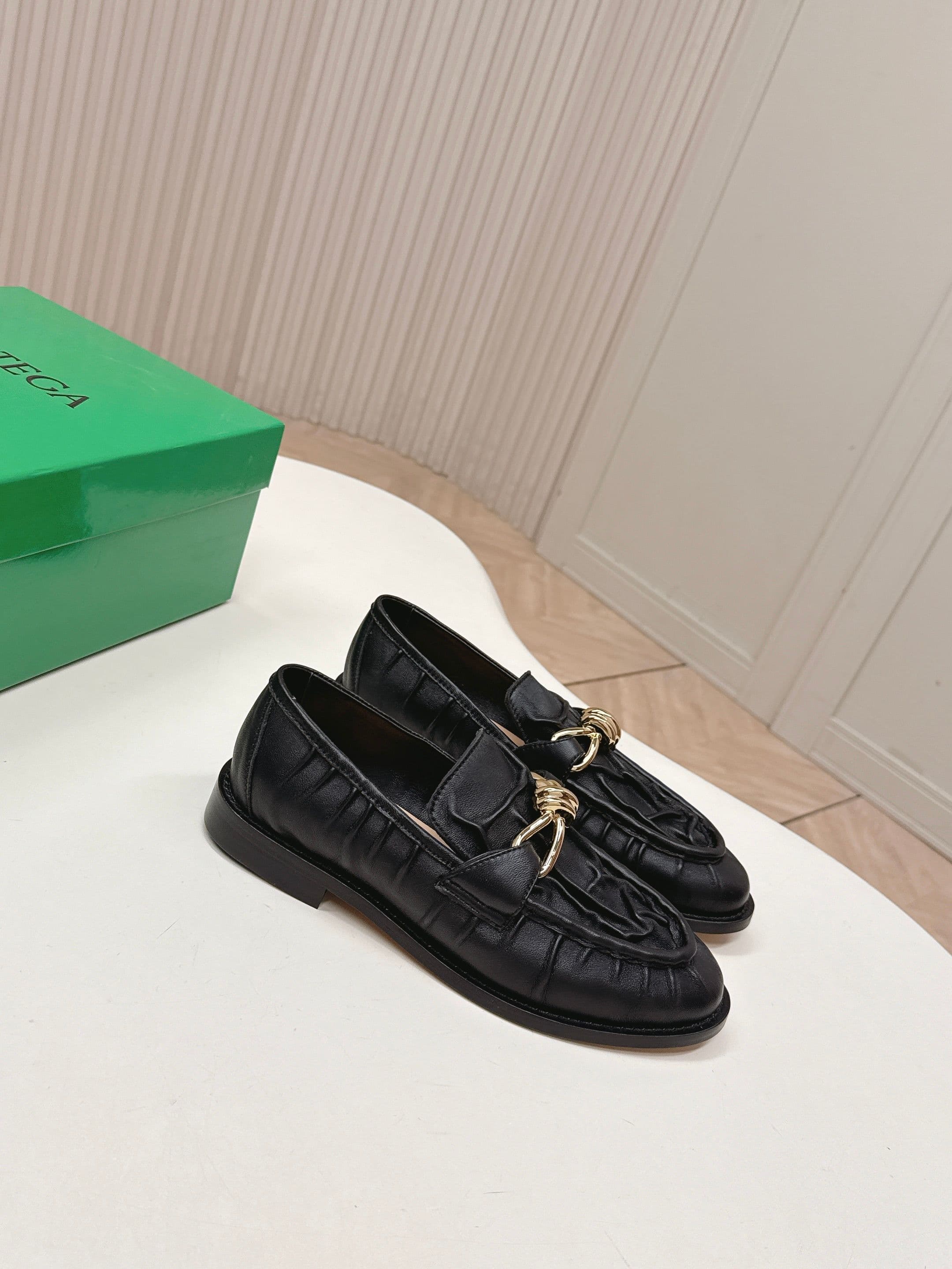 C192 High version: BV 2026 new model. Style similar to that of the “old money” aesthetic. Covered with wrinkled leather. LeFevre shoes, adorned with genuine leather cord decorations. BOTTEGA VENET women’s Astaire LeFevre single shoe — image 2