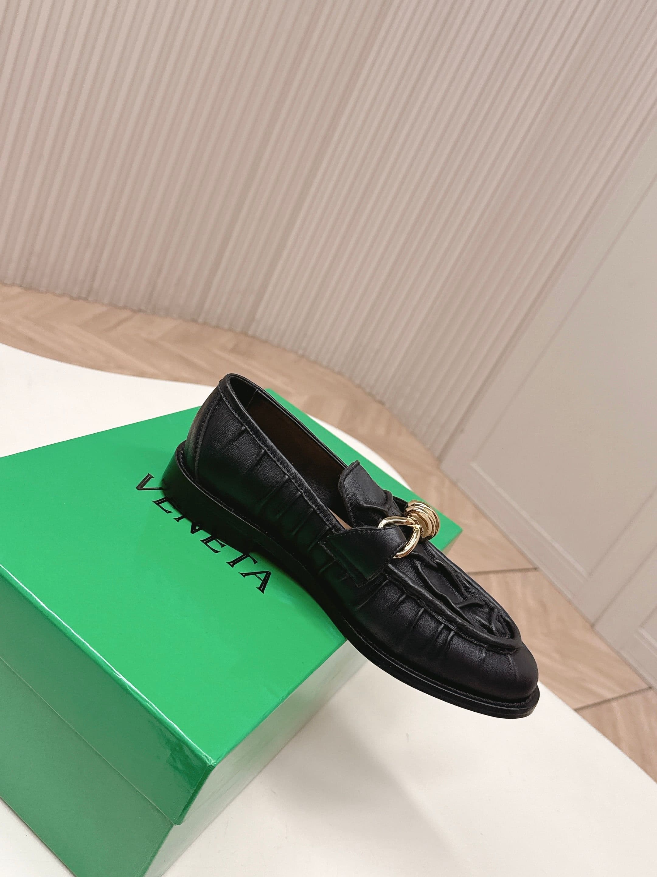 C192 High version: BV 2026 new model. Style similar to that of the “old money” aesthetic. Covered with wrinkled leather. LeFevre shoes, adorned with genuine leather cord decorations. BOTTEGA VENET women’s Astaire LeFevre single shoe — image 5