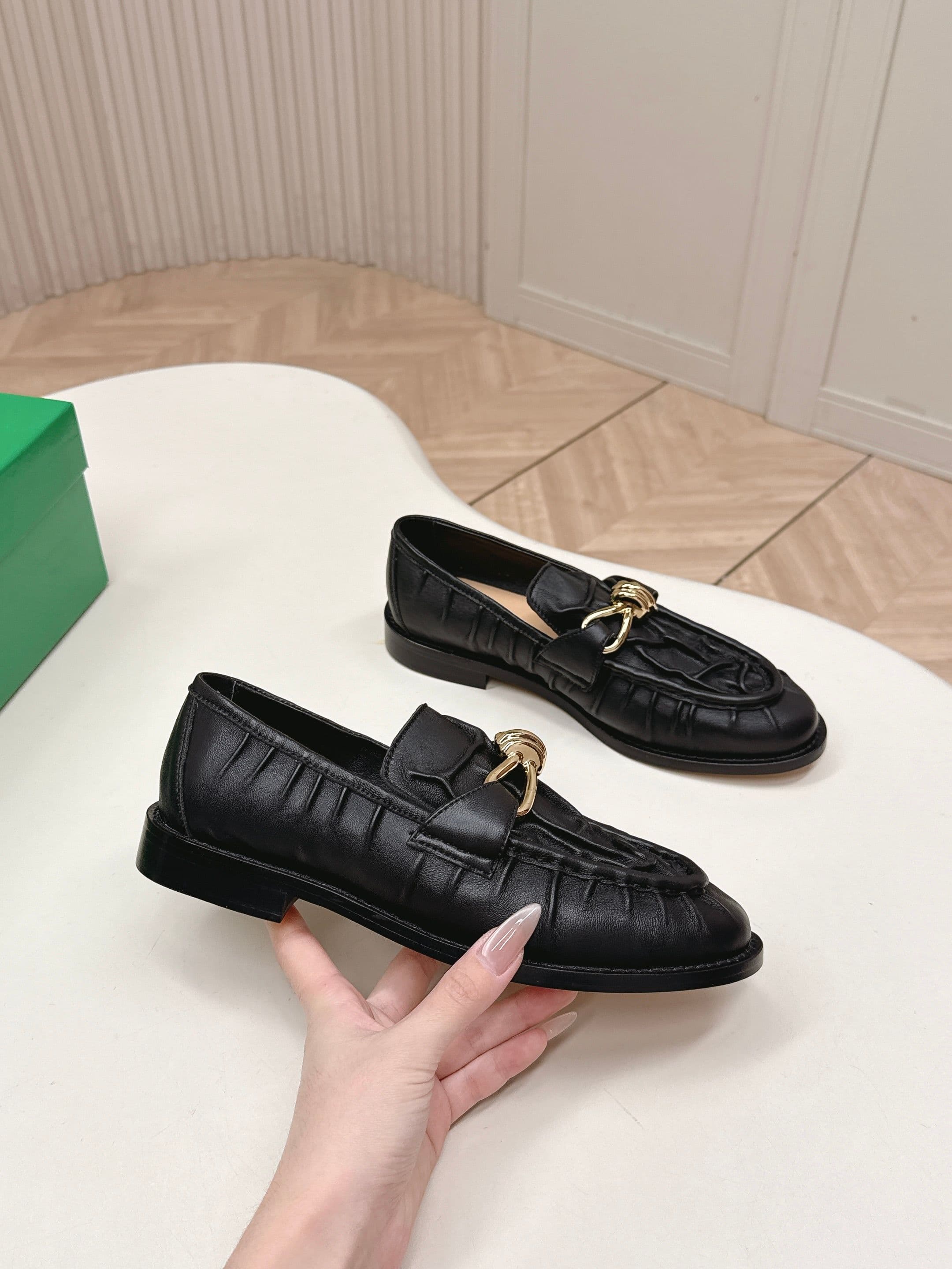 C192 High version: BV 2026 new model. Style similar to that of the “old money” aesthetic. Covered with wrinkled leather. LeFevre shoes, adorned with genuine leather cord decorations. BOTTEGA VENET women’s Astaire LeFevre single shoe — image 4