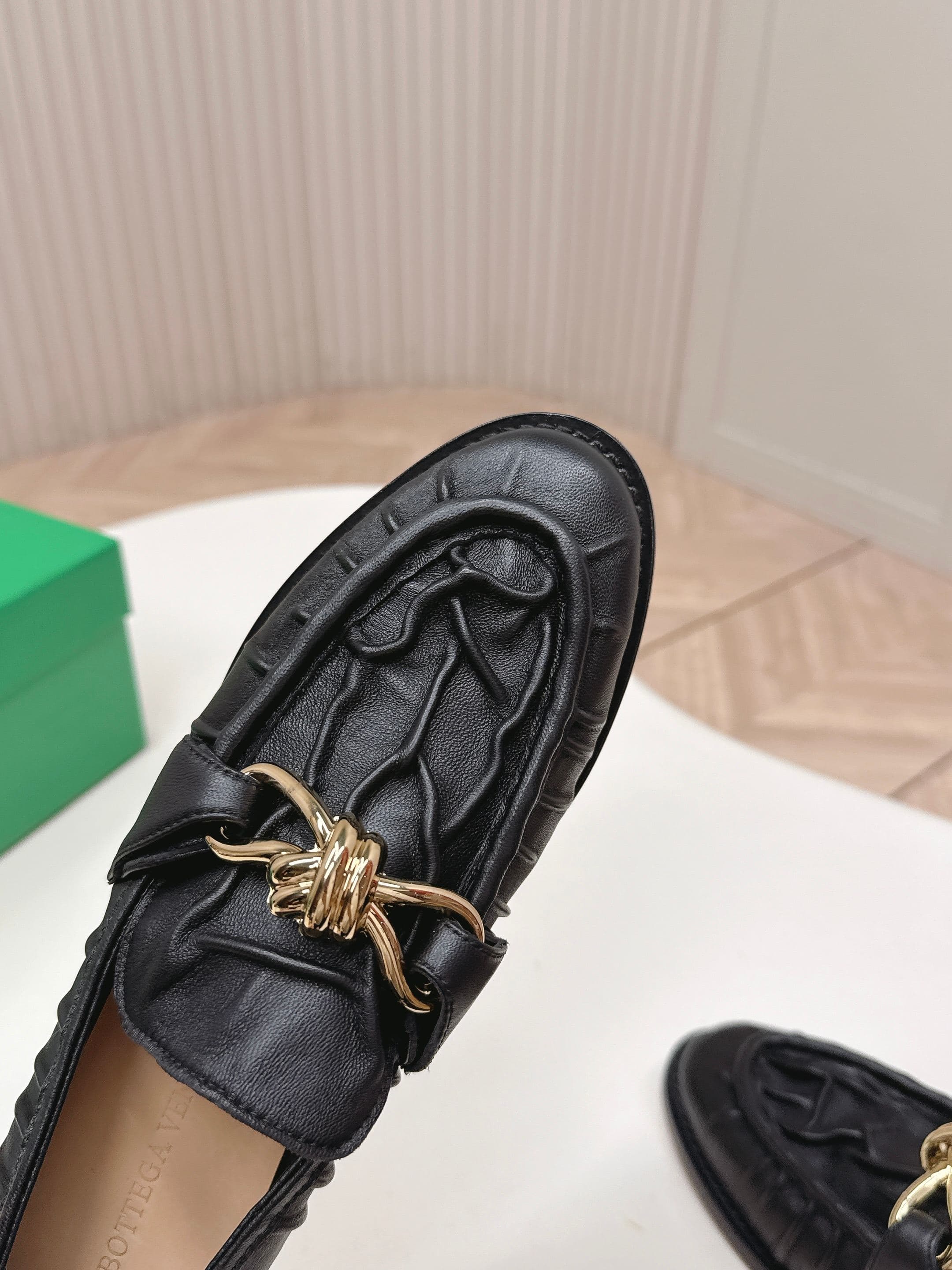 C192 High version: BV 2026 new model. Style similar to that of the “old money” aesthetic. Covered with wrinkled leather. LeFevre shoes, adorned with genuine leather cord decorations. BOTTEGA VENET women’s Astaire LeFevre single shoe — image 6