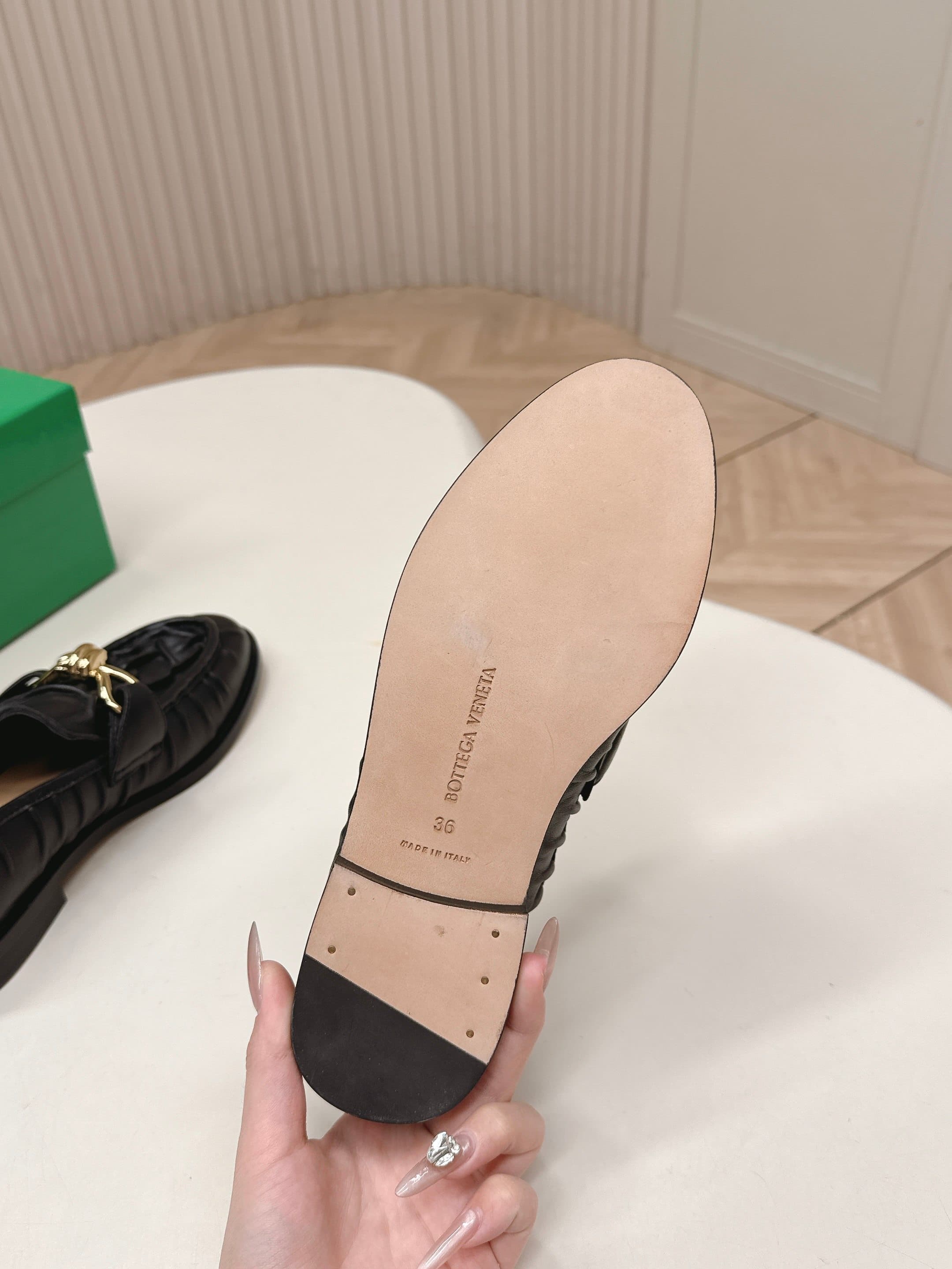 C192 High version: BV 2026 new model. Style similar to that of the “old money” aesthetic. Covered with wrinkled leather. LeFevre shoes, adorned with genuine leather cord decorations. BOTTEGA VENET women’s Astaire LeFevre single shoe — image 7