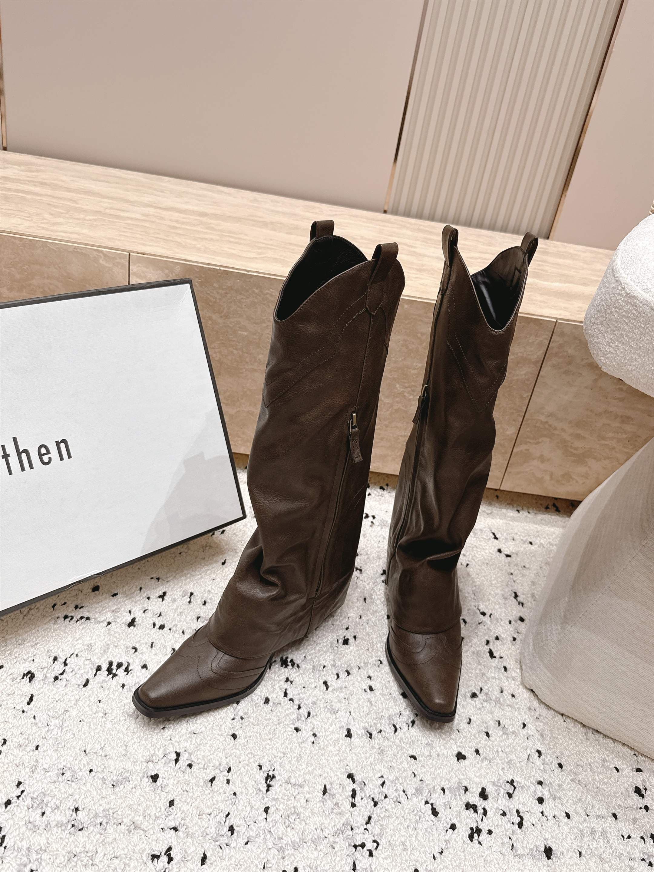 D8690 1couhe Niche trendy brand 26/vs Autumn new model popular boots collection… Square toe, thick heel trousers boots — image 3