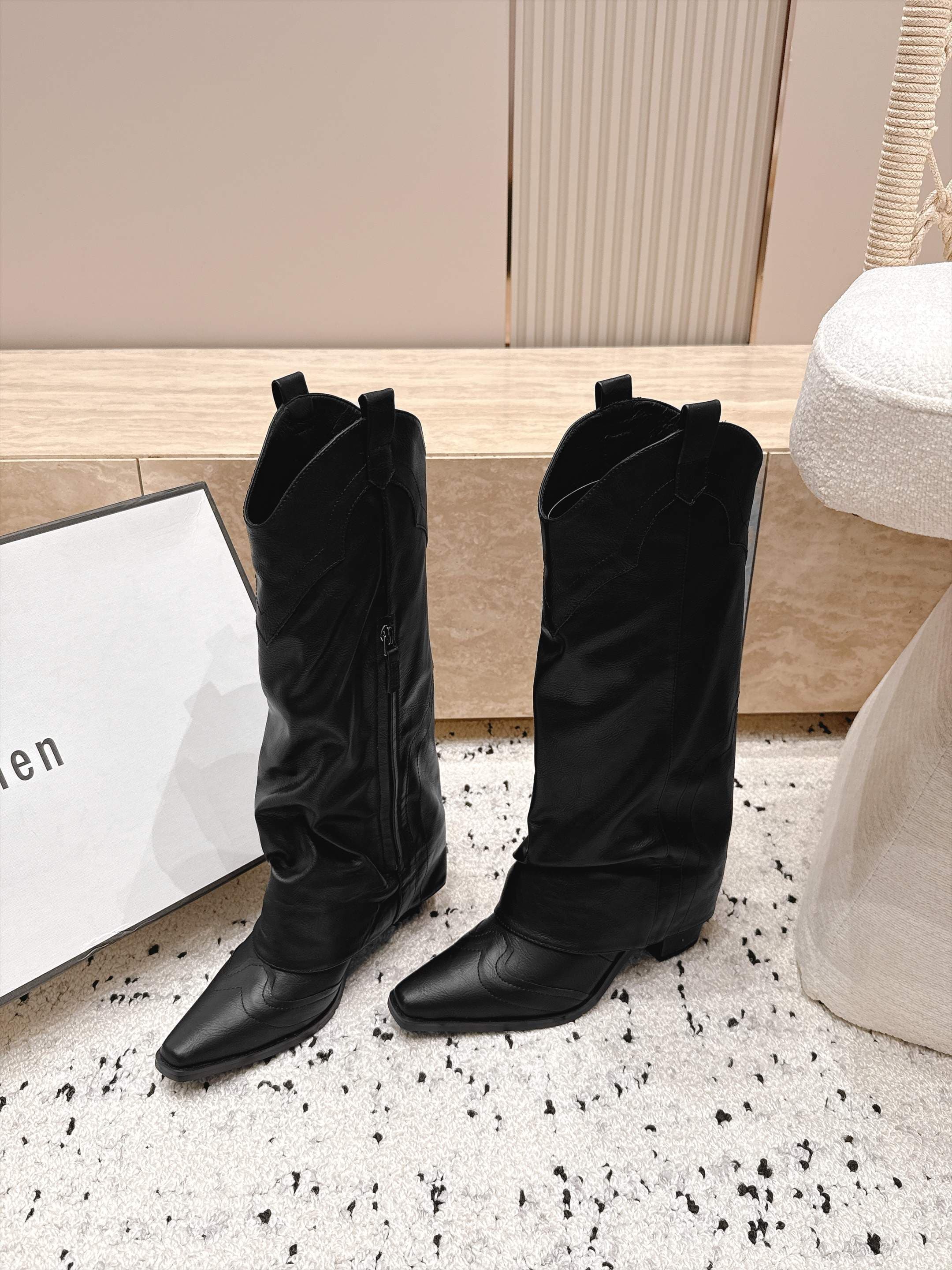 D8689 1couhe Niche trendy brand 26/vs Autumn new model boots series… Square-toe, thick-heeled pants boots — image 1