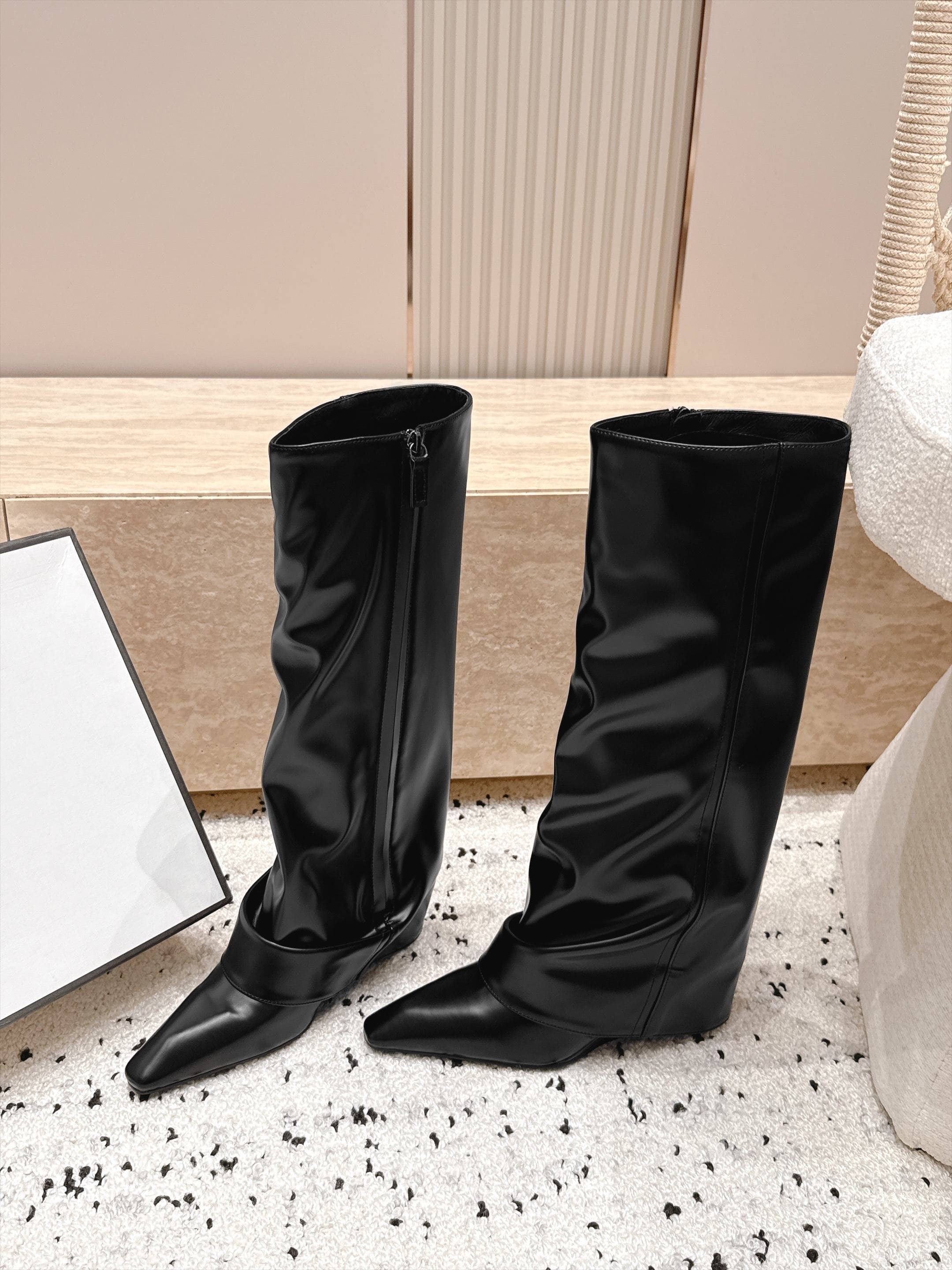D8685 1couhe Niche trendy brand 26/vs – New autumn models of popular boots… Square-toe, thick heel pants boots — image 1