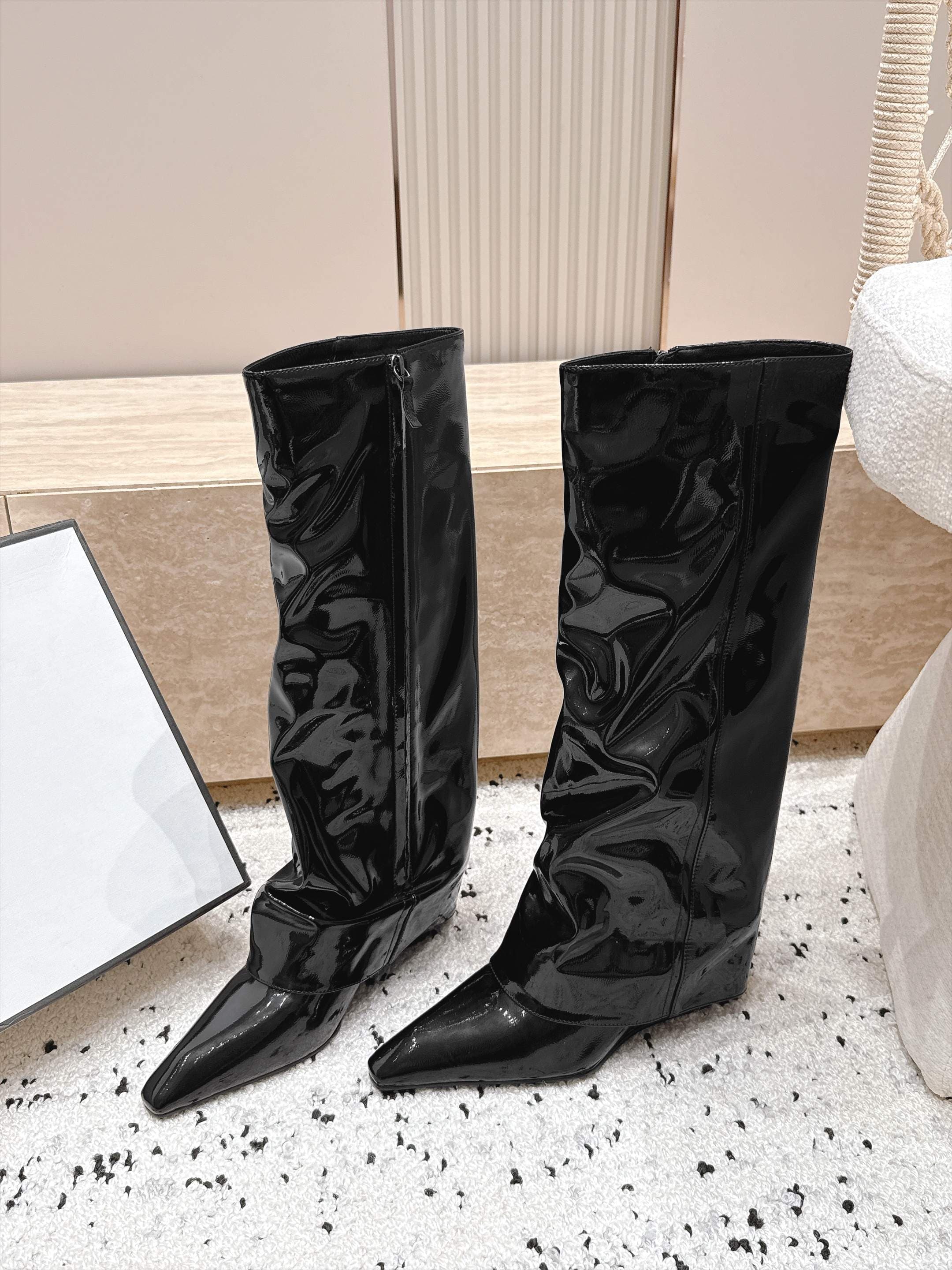 D8684 1couhe Niche trendy brand 26/vs Autumn new model shoes collection… Square toe, thick heel pants shoes
