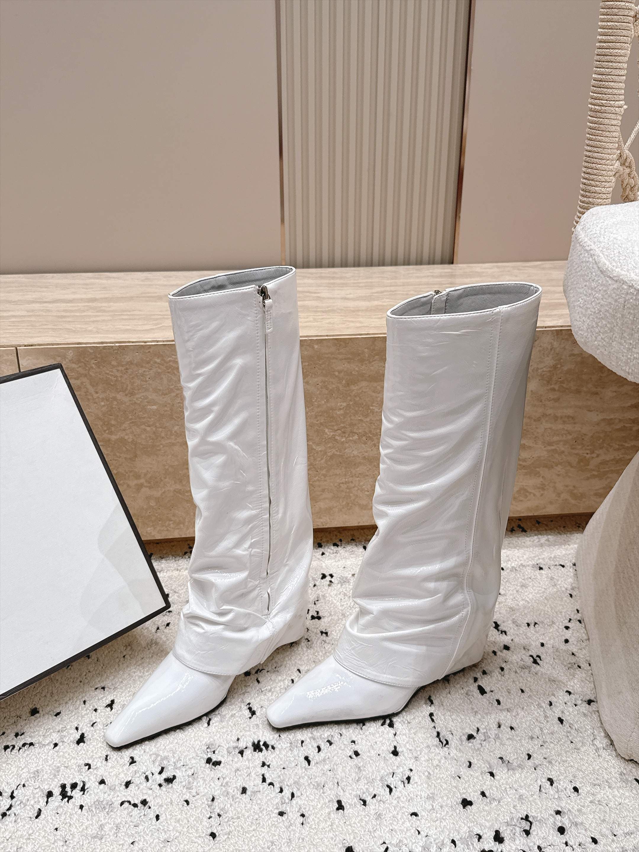 D8683 1couhe Niche trendy brand 26/vs Autumn new model shoes series… Square-toe, thick-heel pants boots