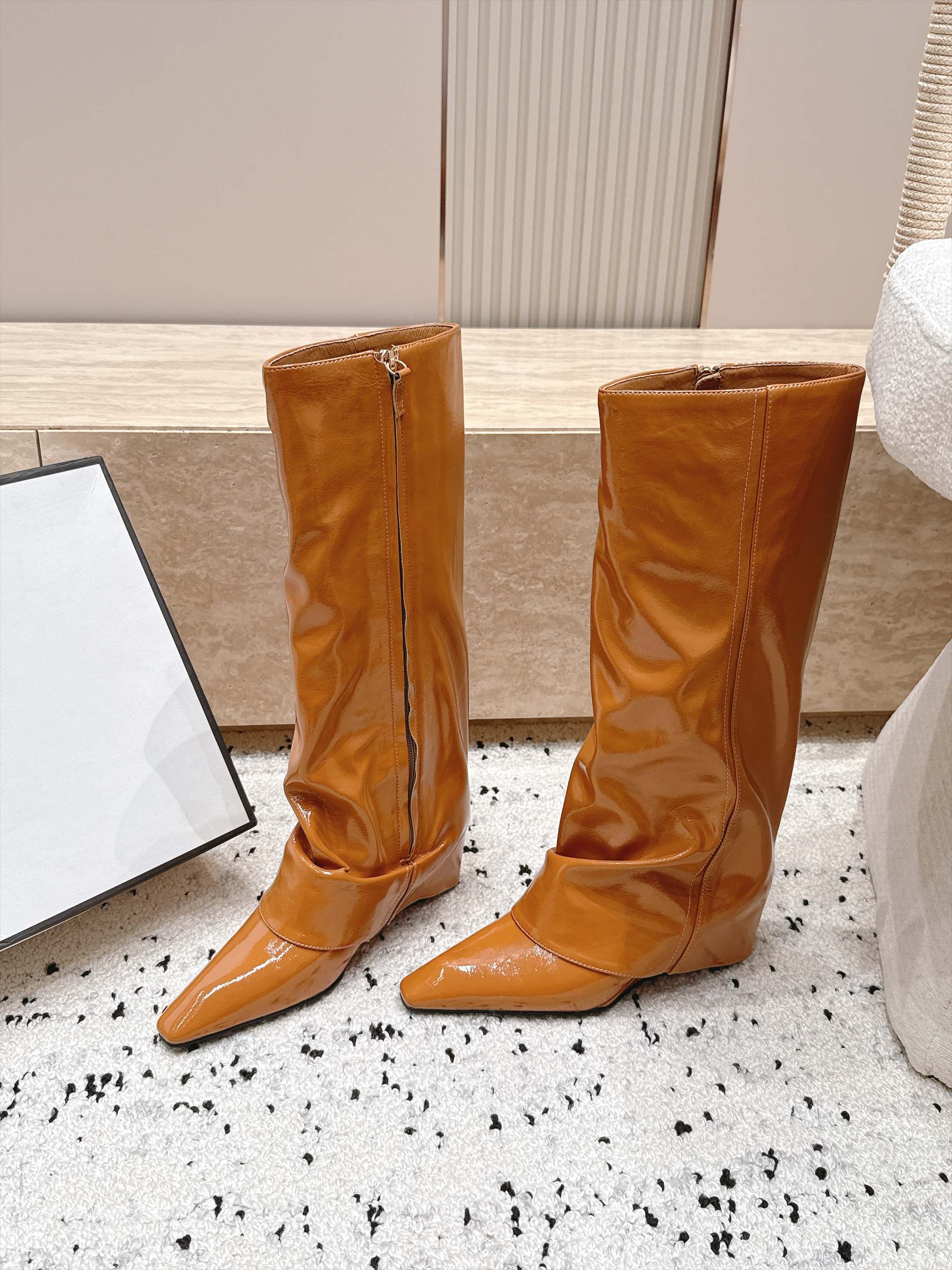 D8681 1couhe Niche trendy brand 26/vs Autumn new model shoes collection… Square toe, thick heel pants shoes