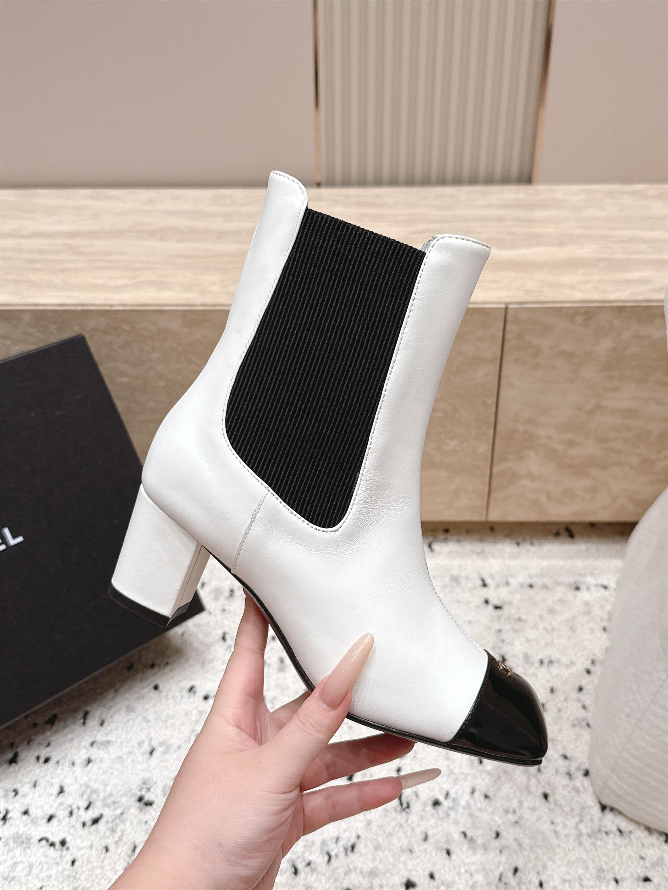 D8710 Chanel 2026vs Fall/Winter New Boot Collection... Square-toe high heels rubber boots, classic mixed colors, exuding elegance — image 6