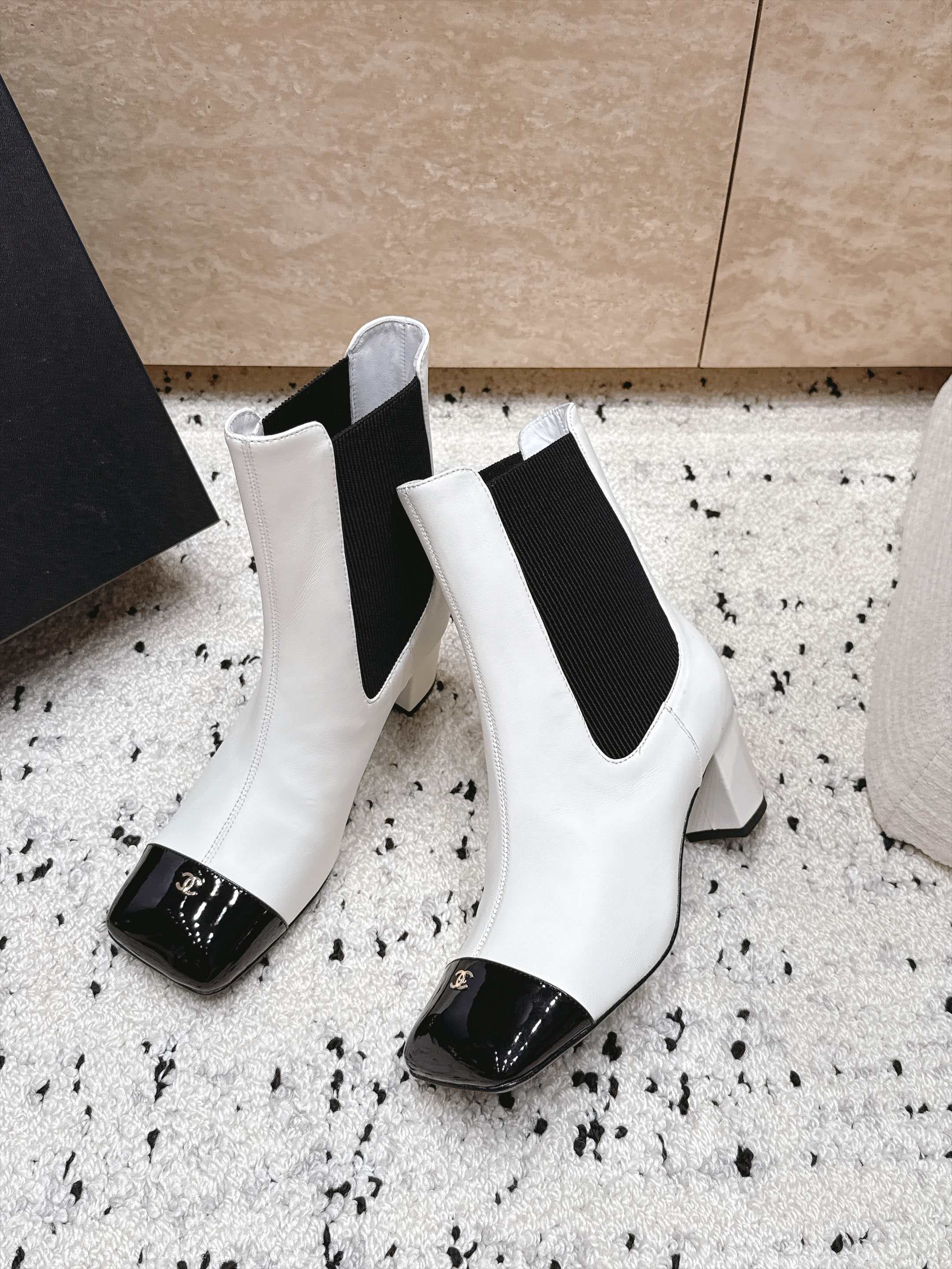 D8710 Chanel 2026vs Fall/Winter New Boot Collection... Square-toe high heels rubber boots, classic mixed colors, exuding elegance — image 7