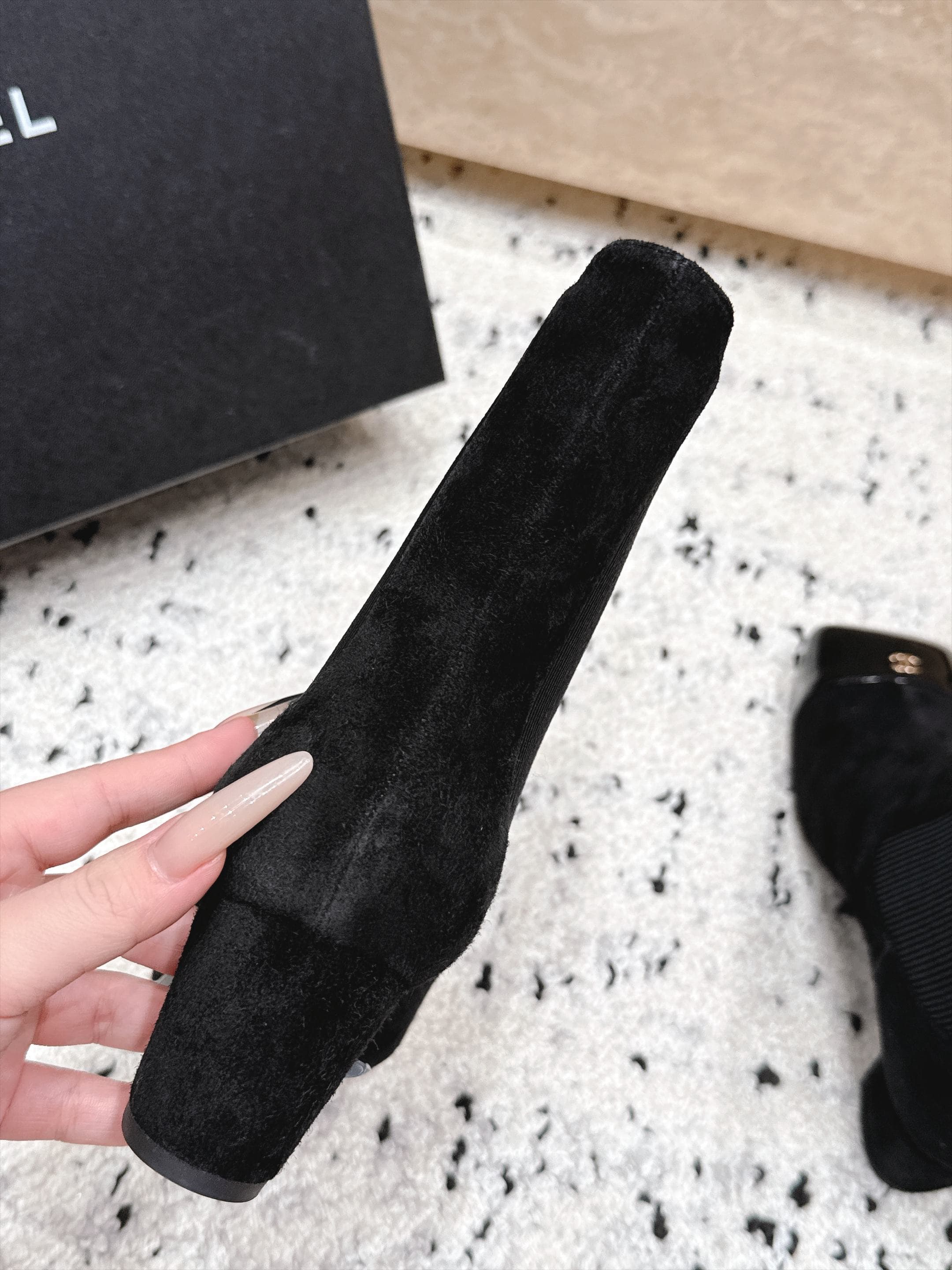 D8754 Chanel 2026vs Fall/Winter New Boot Collection... Square-toe high heels rubber boots, classic mixed colors, exuding elegance — image 8