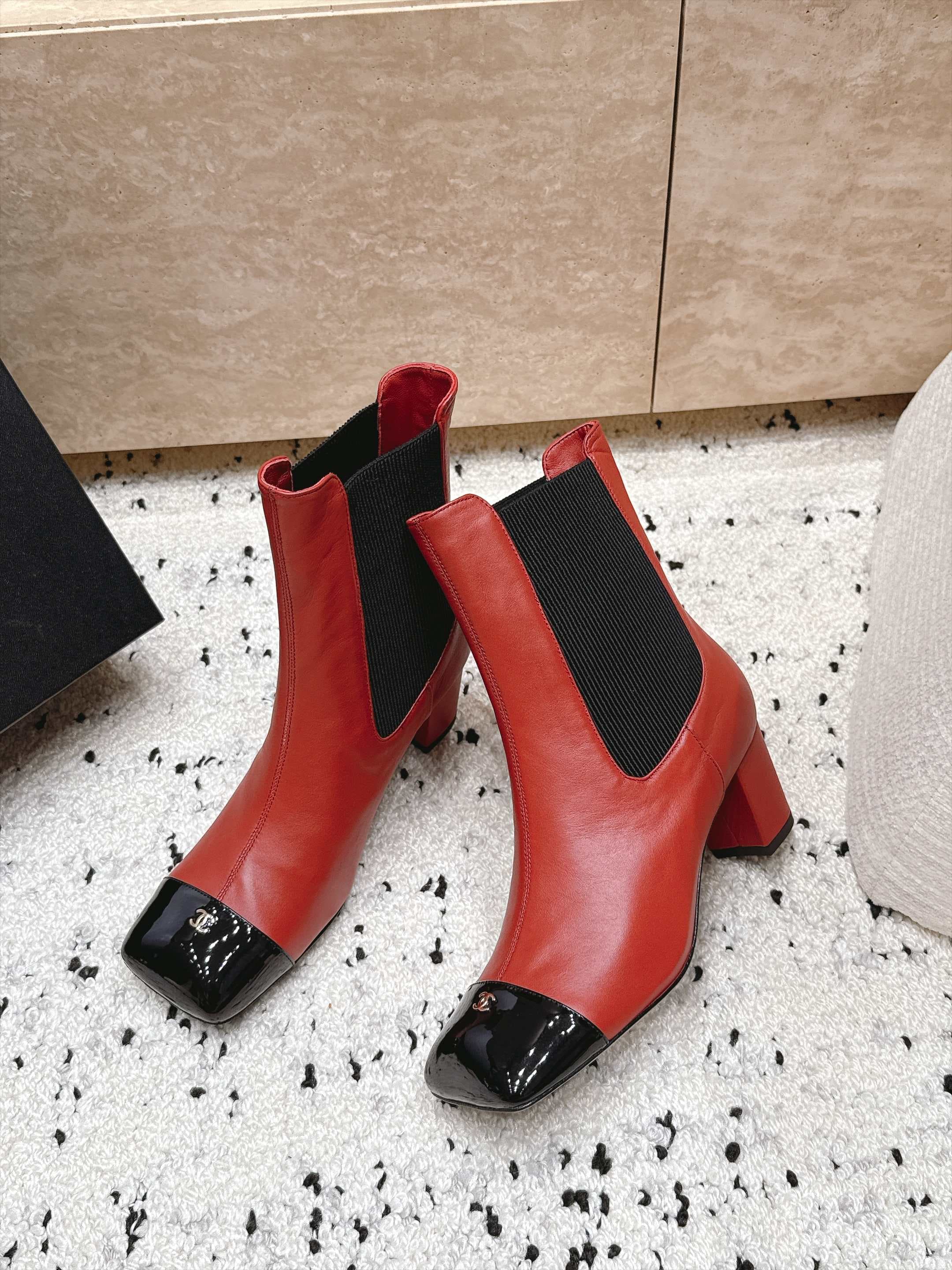D8708 Chanel 2026vs Fall/Winter New Boot Collection... Square-toe high heels rubber boots, classic mixed colors, exuding elegance — image 5
