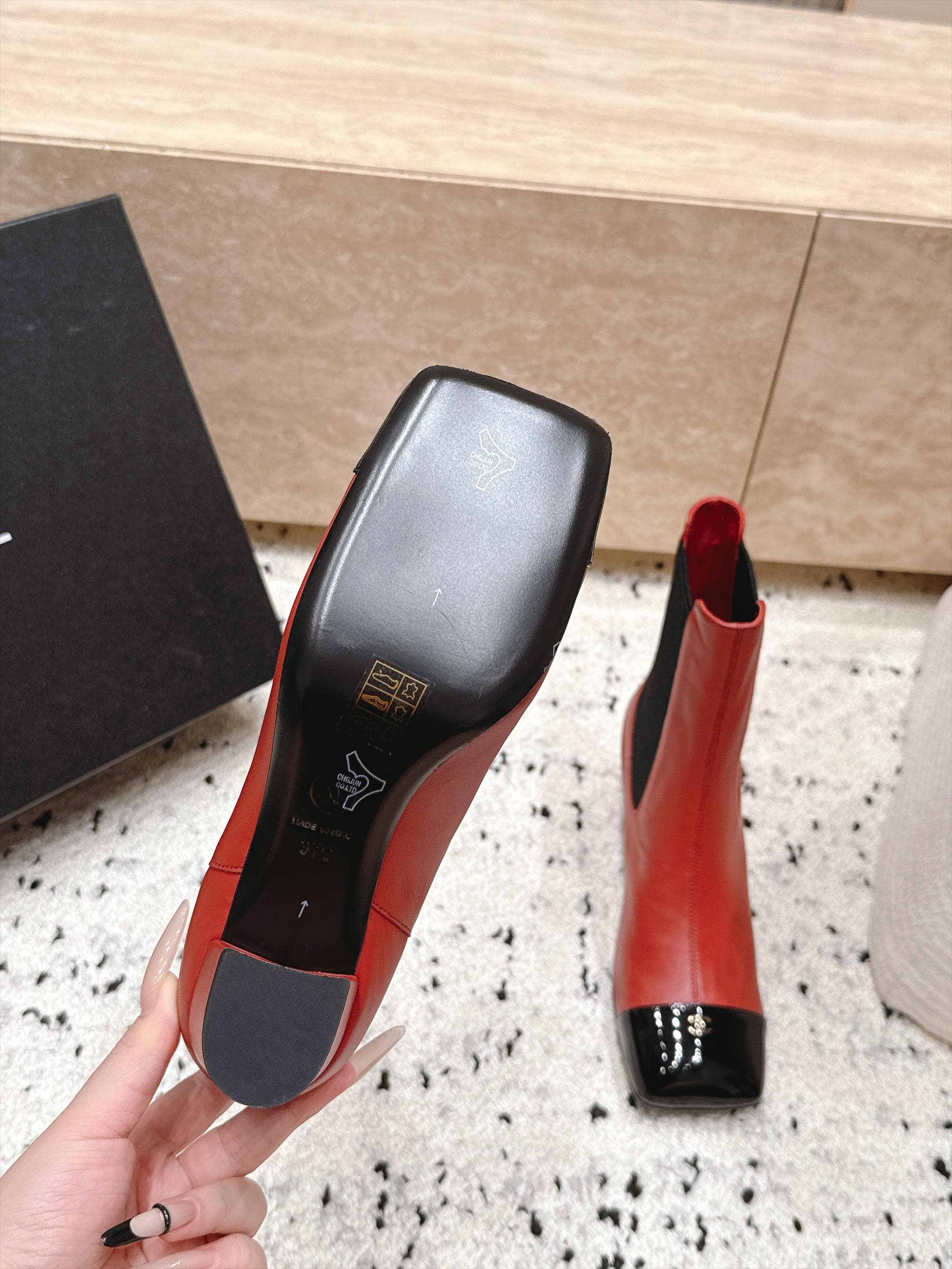 D8708 Chanel 2026vs Fall/Winter New Boot Collection... Square-toe high heels rubber boots, classic mixed colors, exuding elegance — image 6