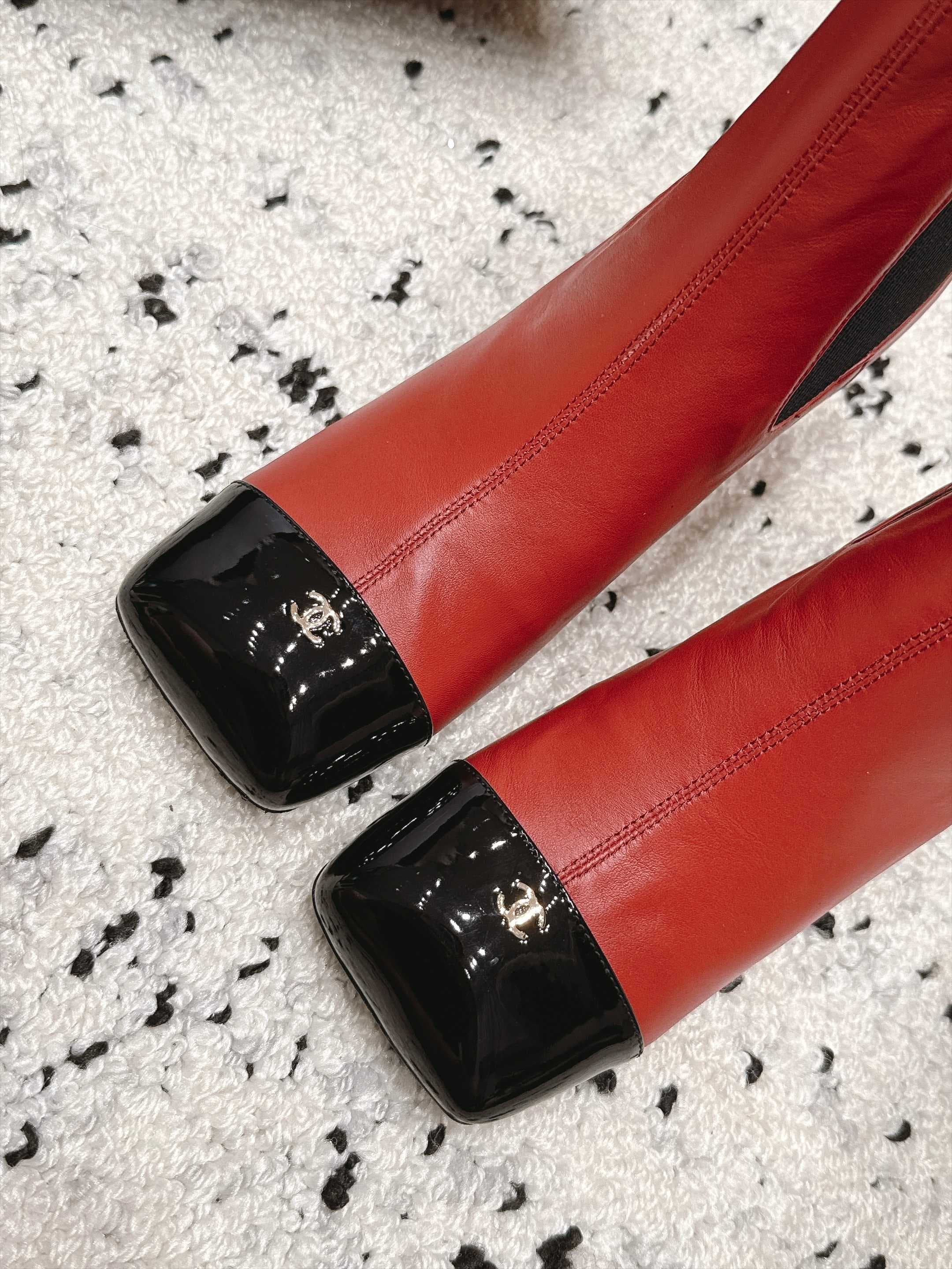 D8753 Chanel 2026vs autumn/winter new boot collection... Square-toe high heels rubber boots with classic mixed colors, exuding elegance — image 6
