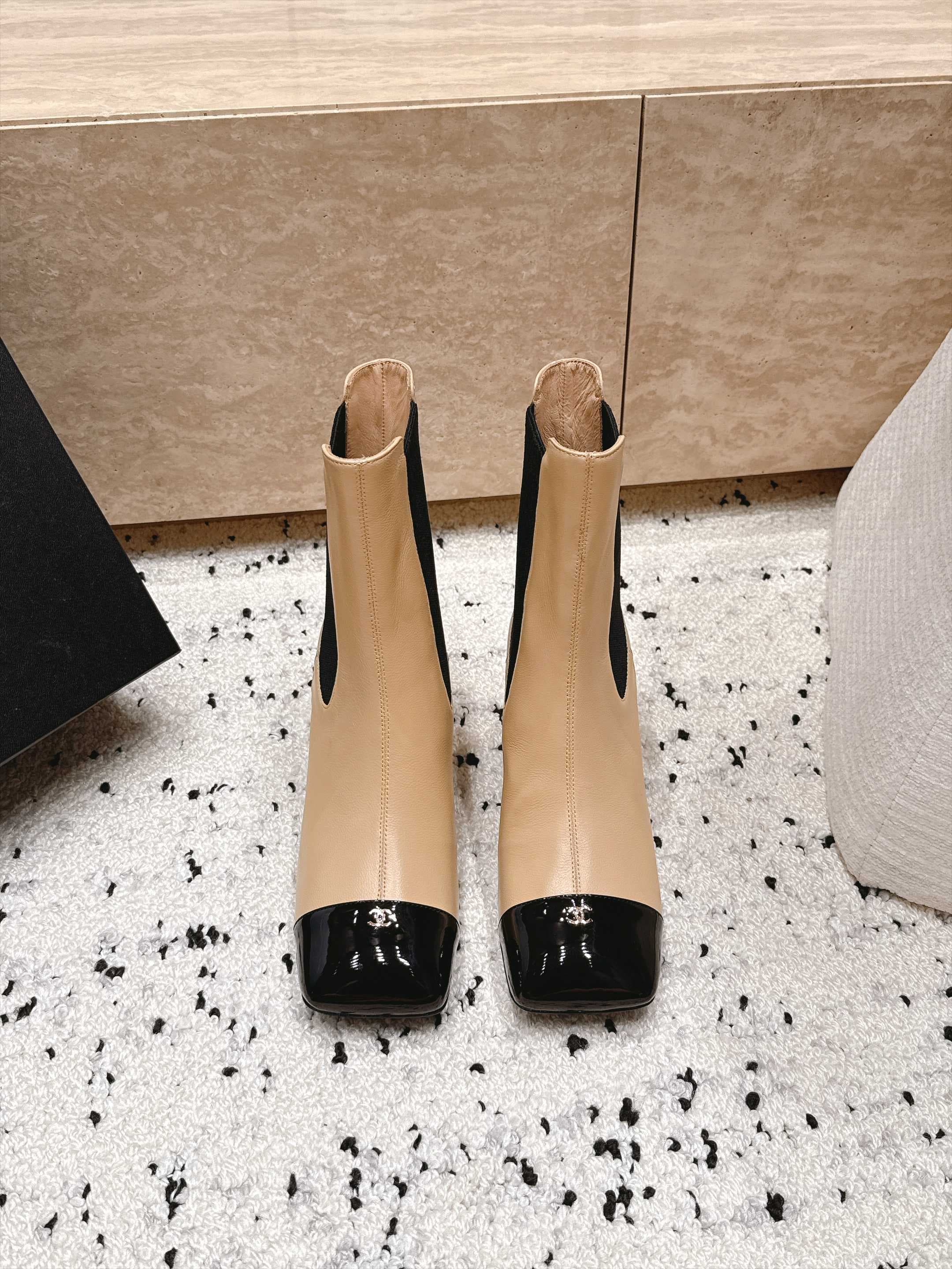 D8707 Chanel 2026vs Fall/Winter New Boot Collection... Square-toe high heels rubber boots, classic mixed colors, exuding elegance — image 2