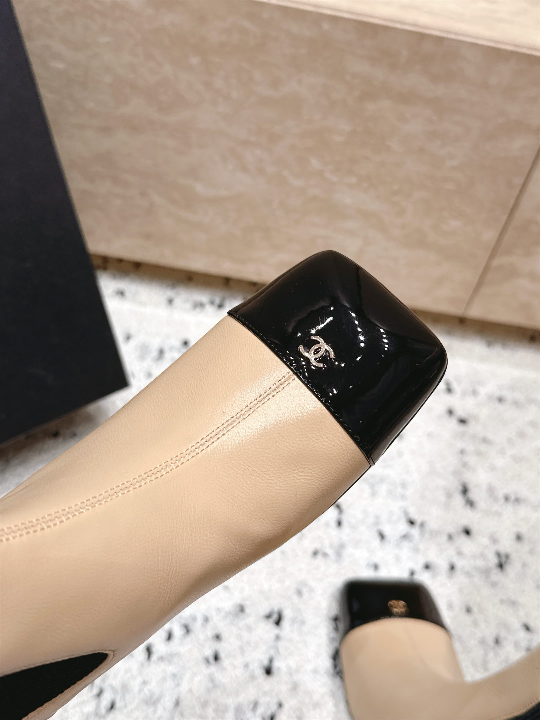 D8707 Chanel 2026vs Fall/Winter New Boot Collection... Square-toe high heels rubber boots, classic mixed colors, exuding elegance — image 7