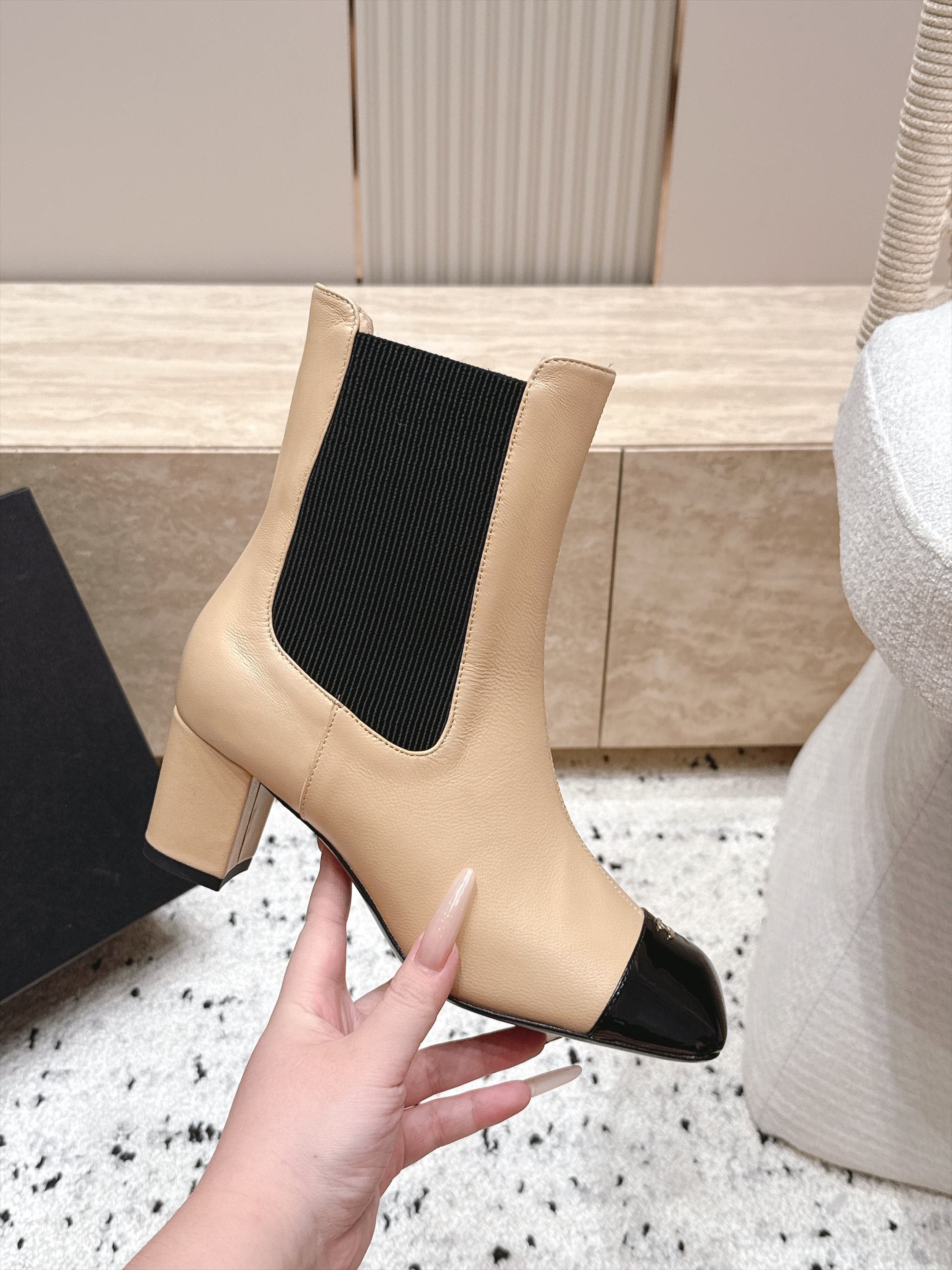 D8707 Chanel 2026vs Fall/Winter New Boot Collection... Square-toe high heels rubber boots, classic mixed colors, exuding elegance — image 8