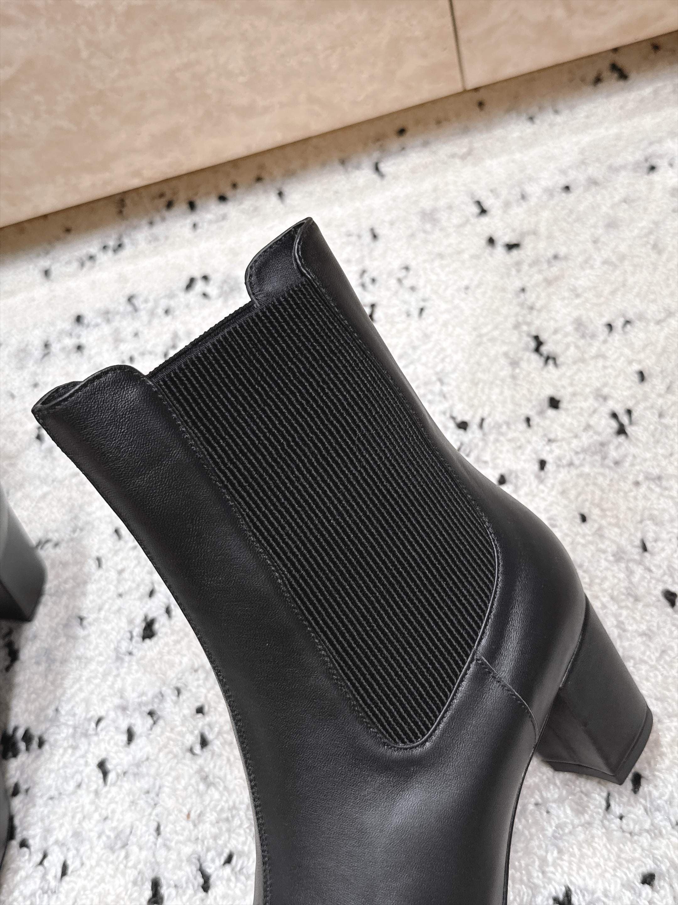 D8706 Chanel 2026vs Fall/Winter New Boot Collection... Square-toe high heels rubber boots, classic mixed colors, exuding elegance — image 4