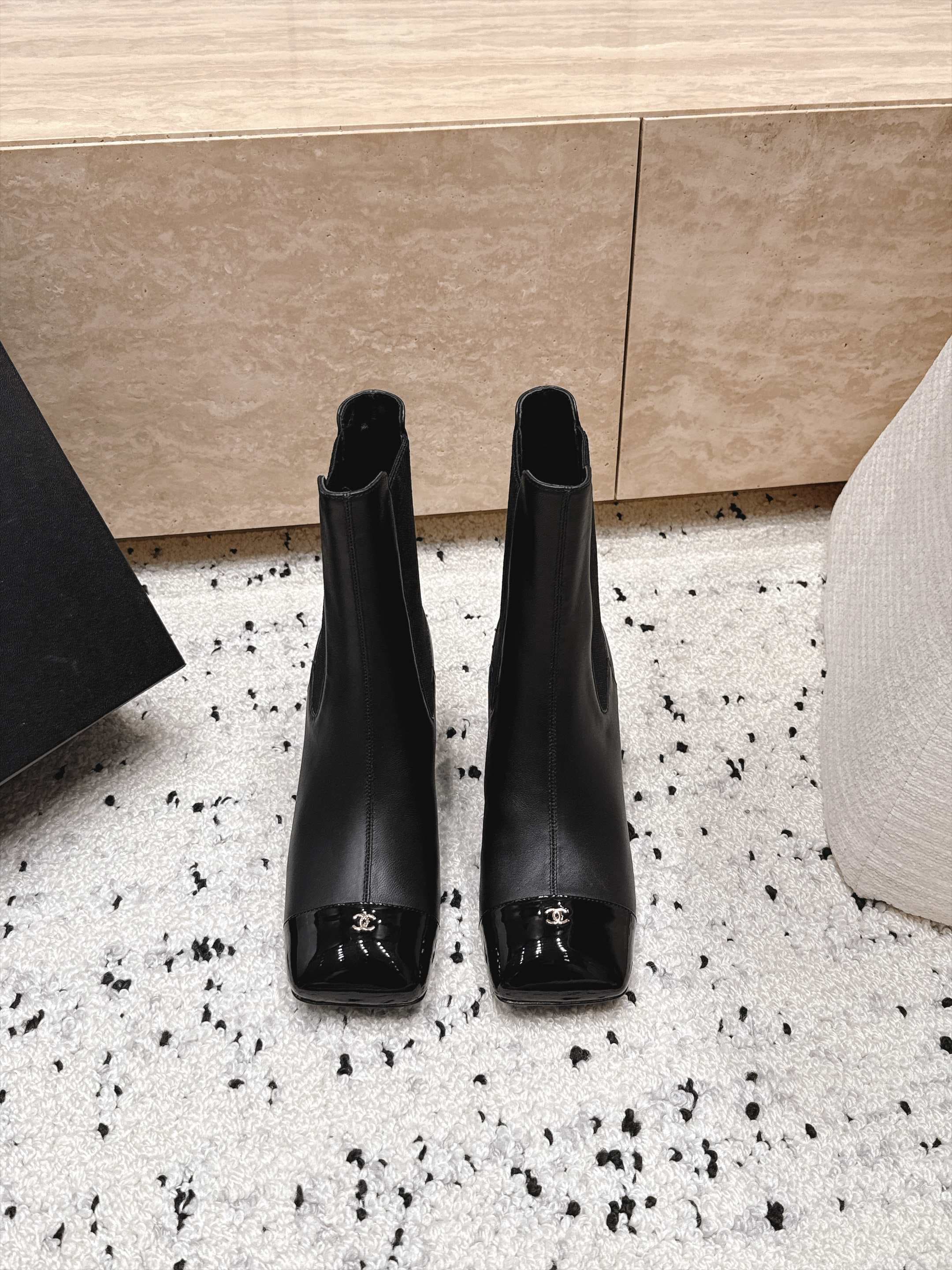 D8706 Chanel 2026vs Fall/Winter New Boot Collection... Square-toe high heels rubber boots, classic mixed colors, exuding elegance — image 2