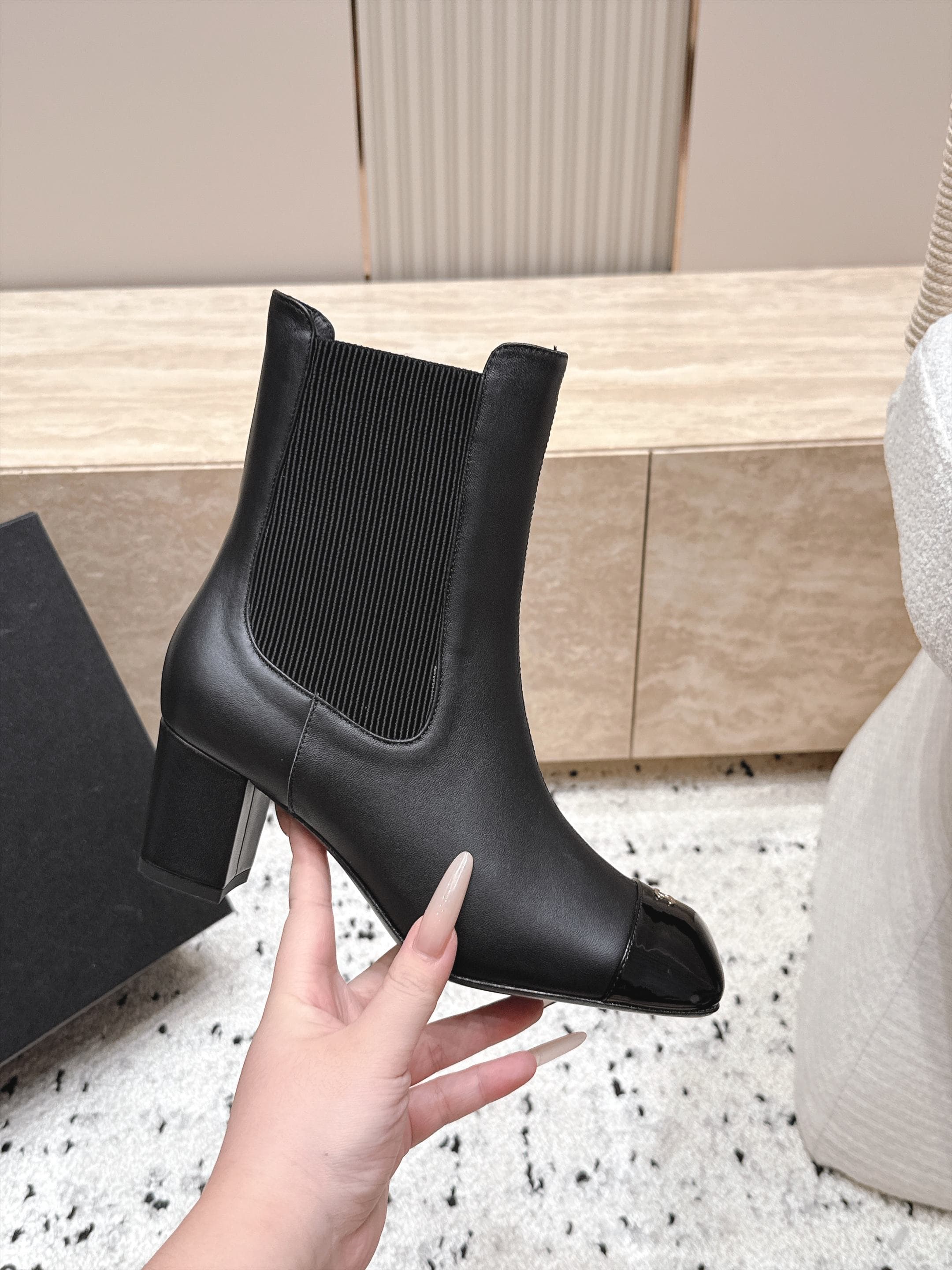 D8706 Chanel 2026vs Fall/Winter New Boot Collection... Square-toe high heels rubber boots, classic mixed colors, exuding elegance — image 6